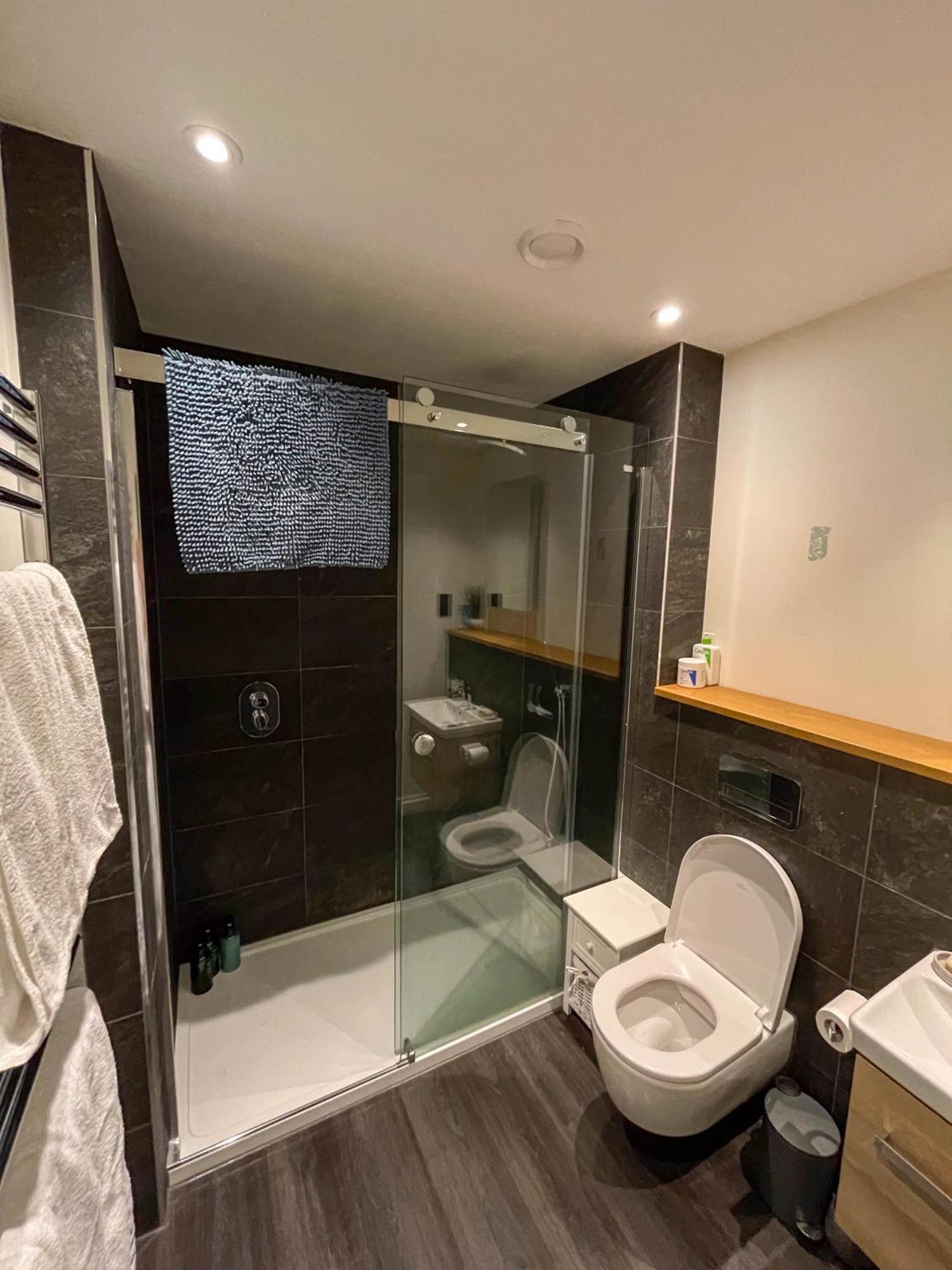 Modern Flat In New Town *