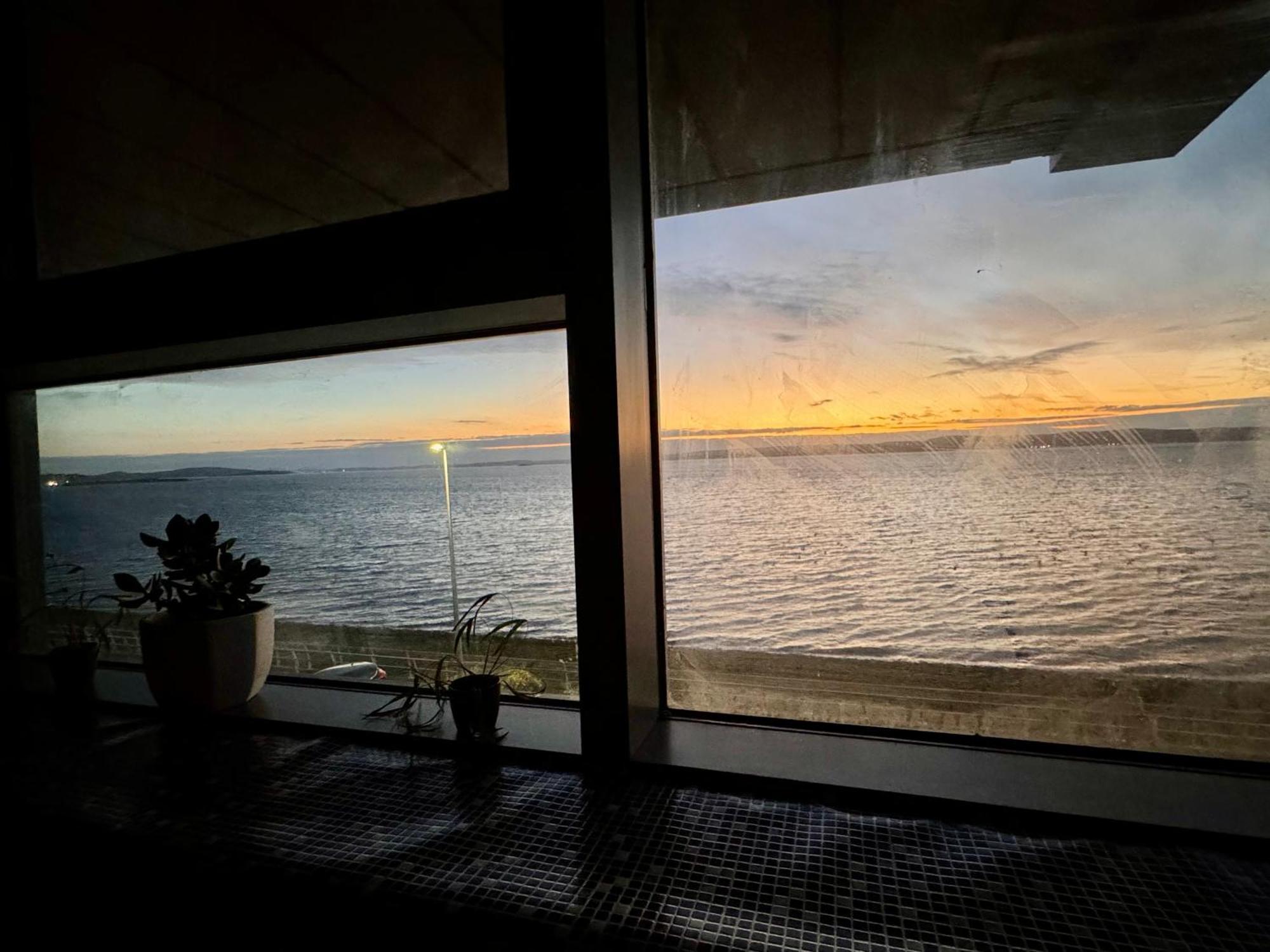 Ocean - 2 Bedroom * EDI