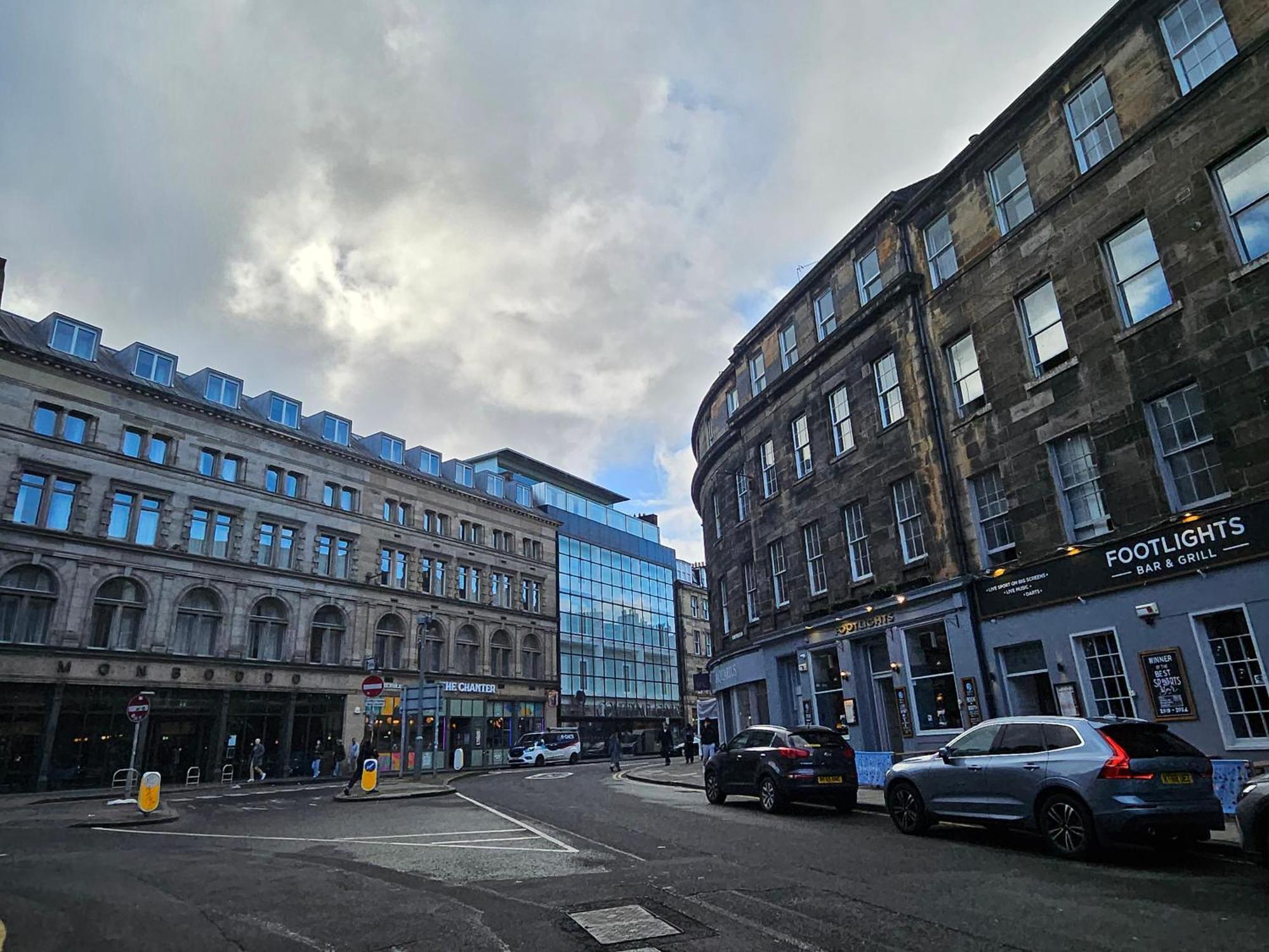 No15 Castle View * EDI
