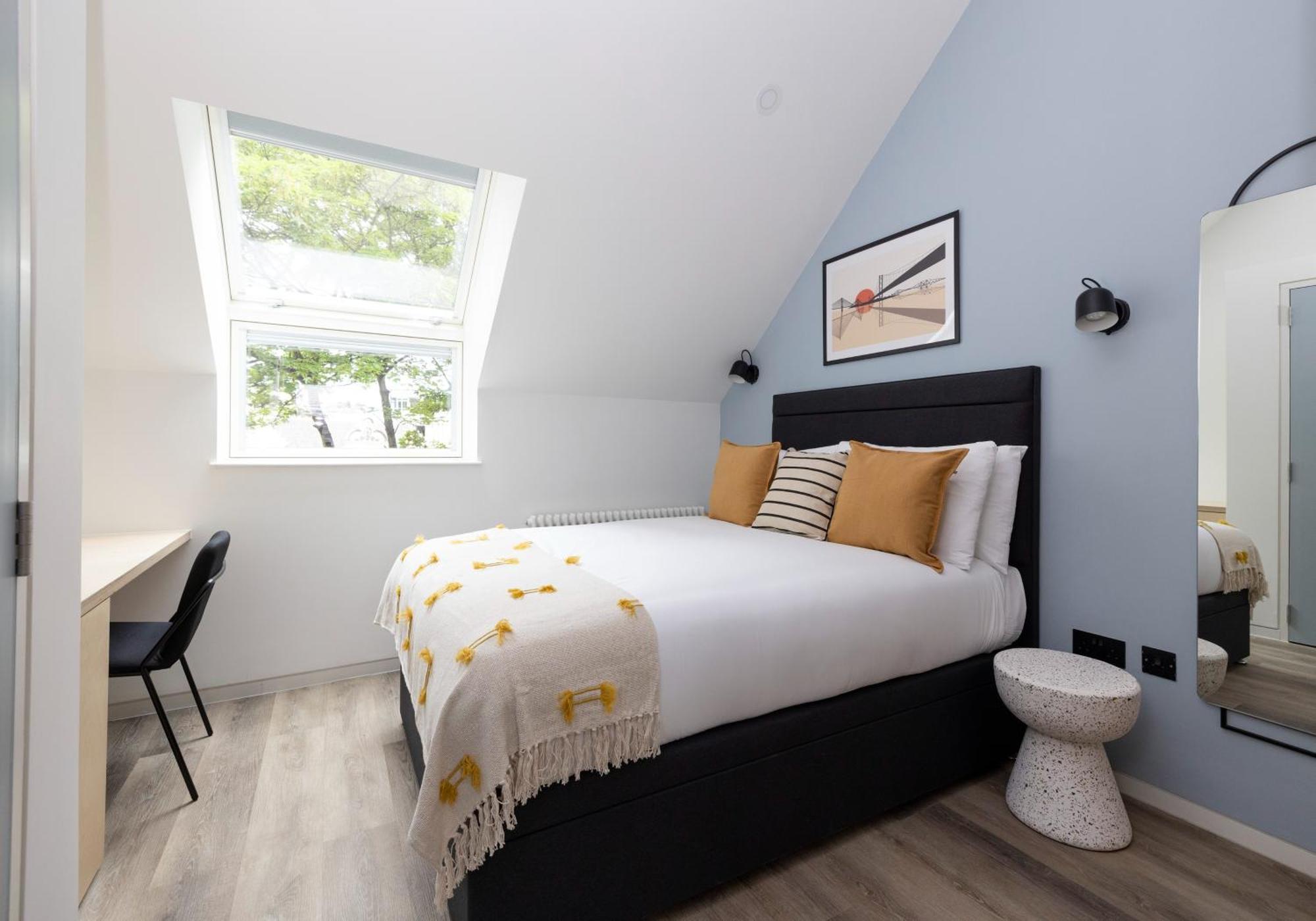 Charming Near Holyrood Park & Calton Hill Apartment *