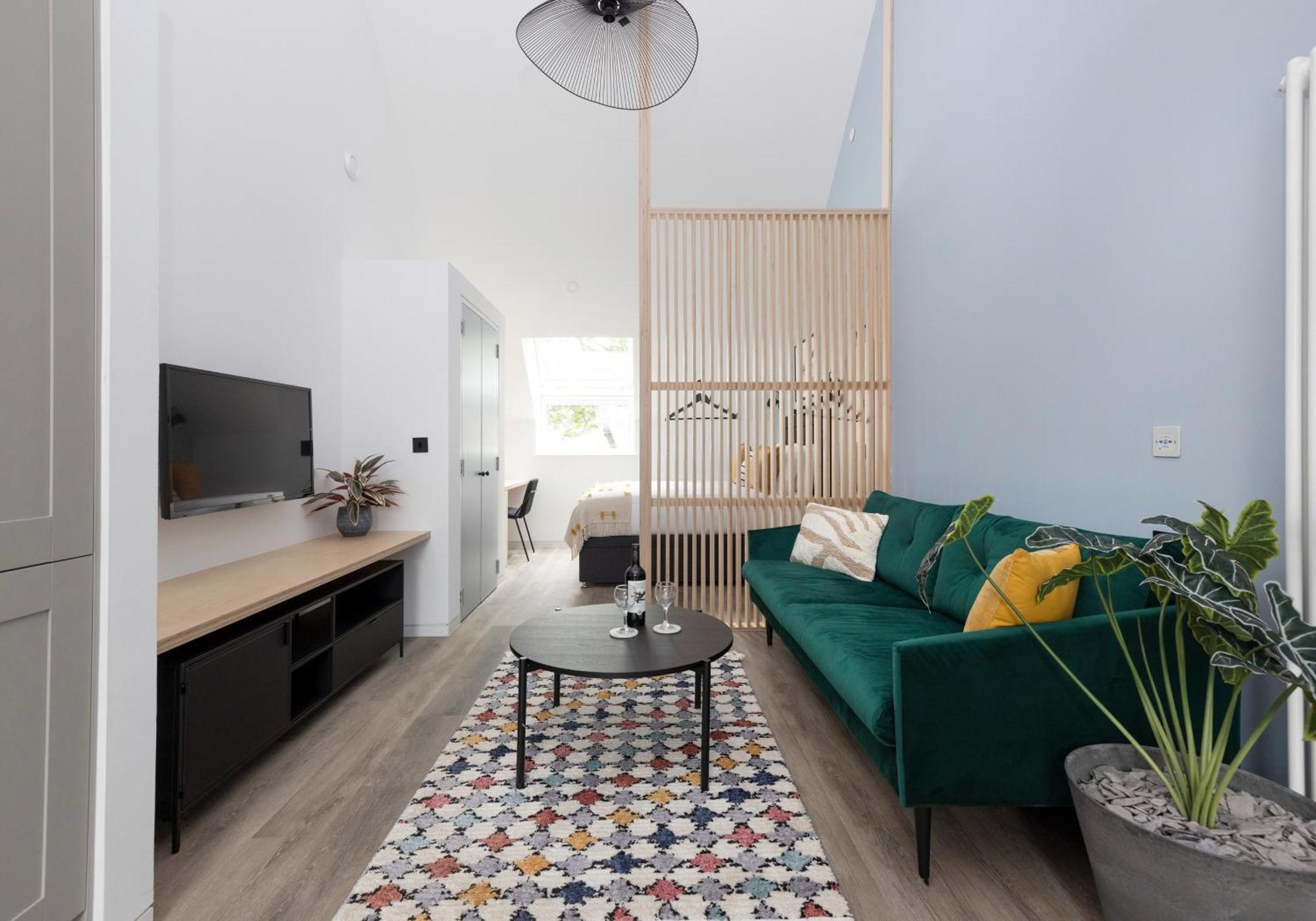 Charming Near Holyrood Park & Calton Hill Apartment