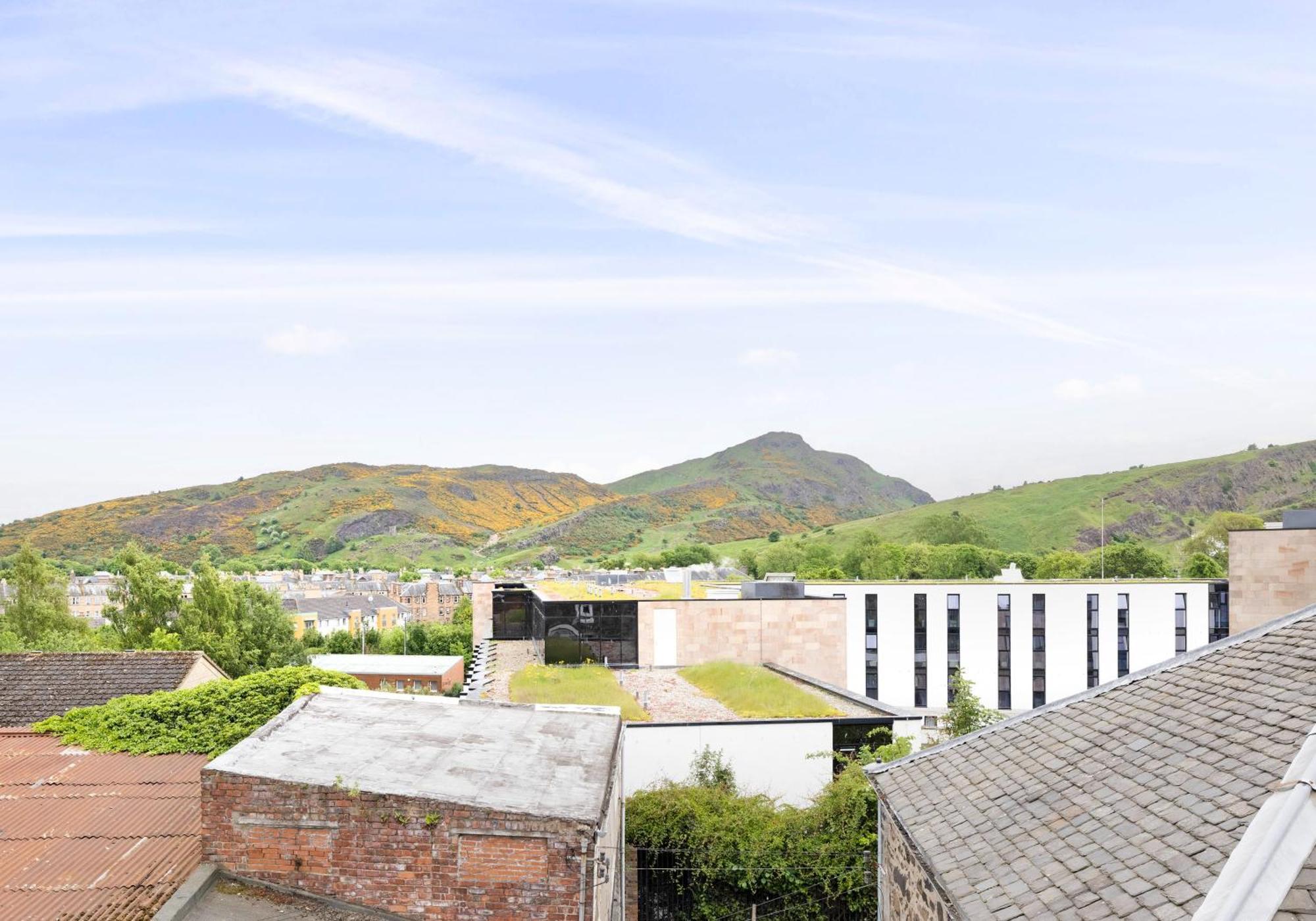 Charming Near Holyrood Park & Calton Hill Edinburgh