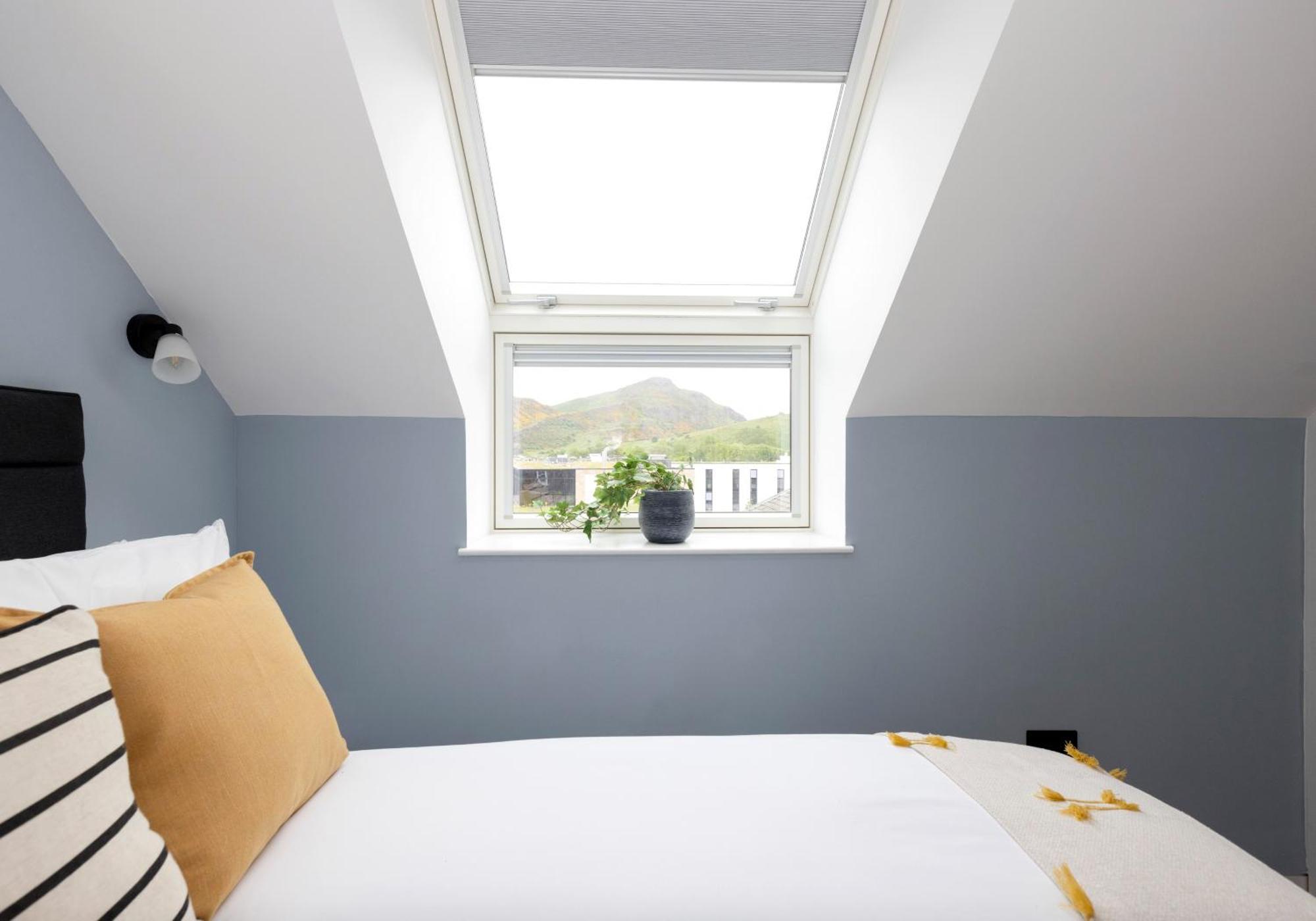 Charming Near Holyrood Park & Calton Hill Apartment *