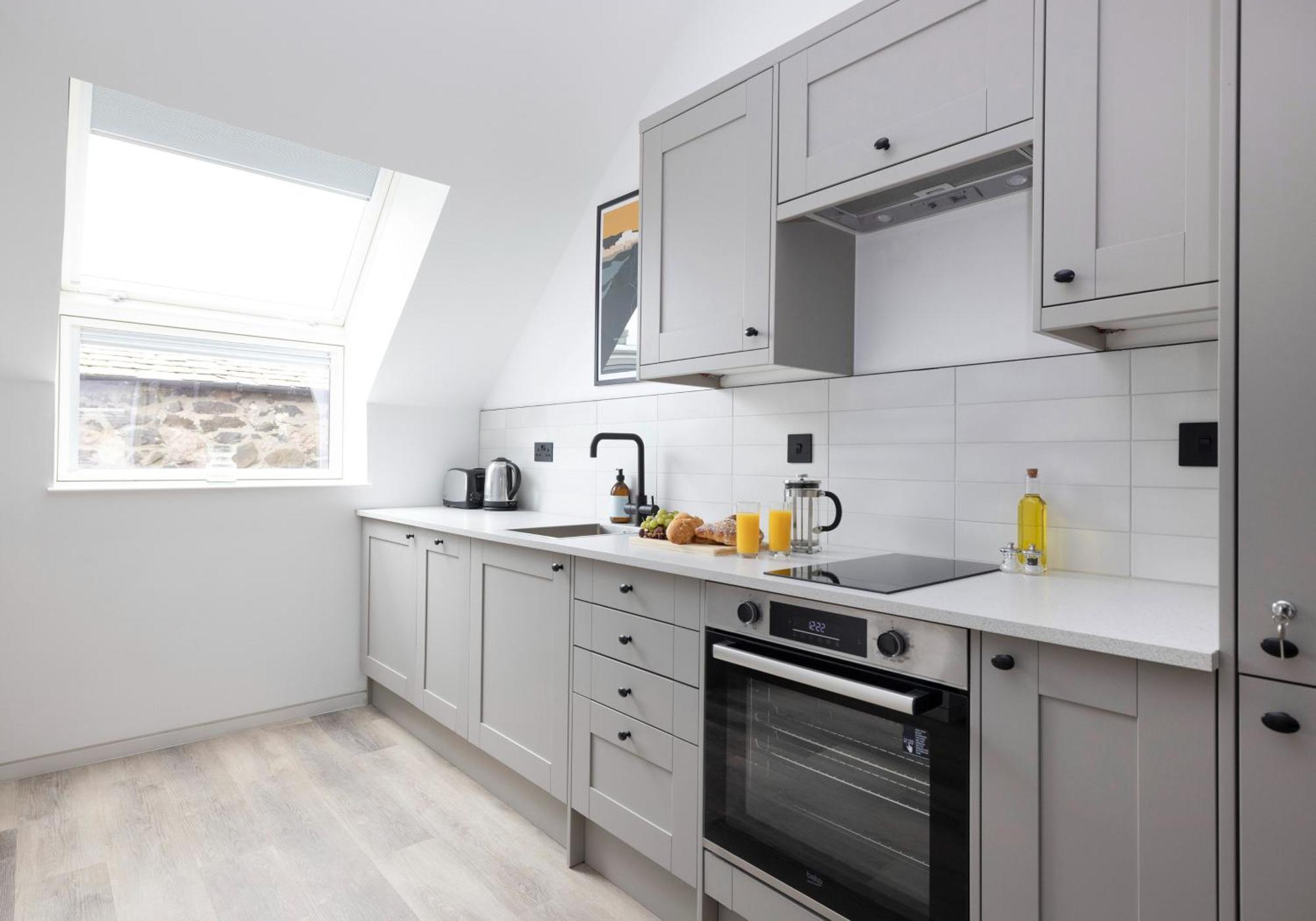 Charming Near Holyrood Park & Calton Hill Apartment *