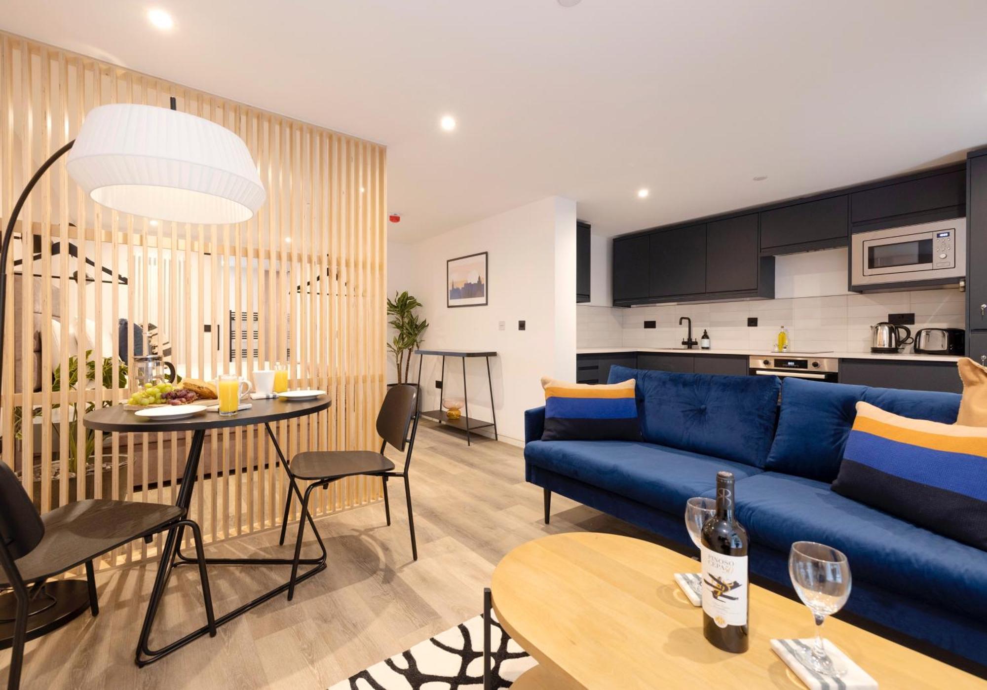 Charming Near Holyrood Park & Calton Hill Apartment *