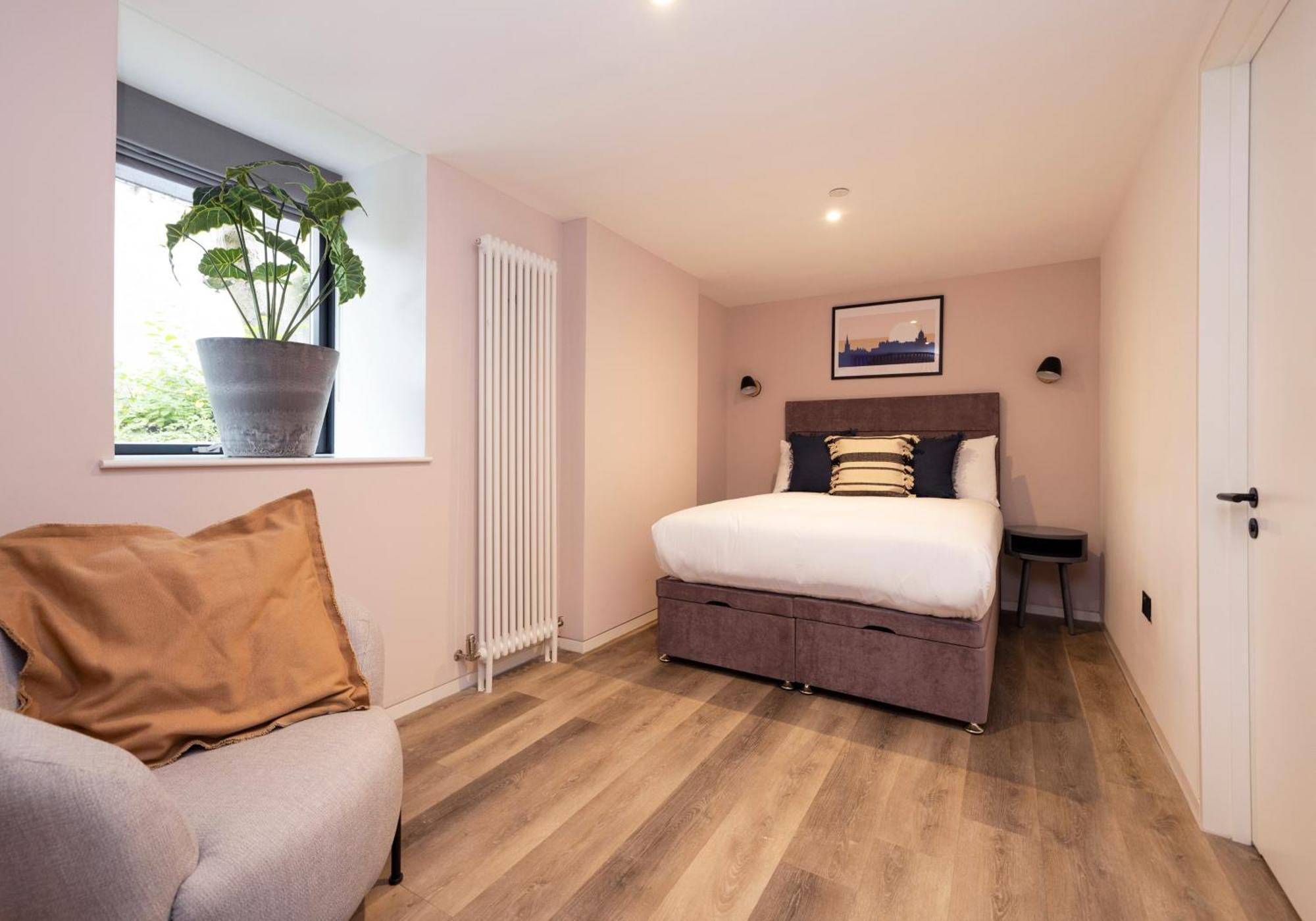 Charming Near Holyrood Park & Calton Hill Apartment *