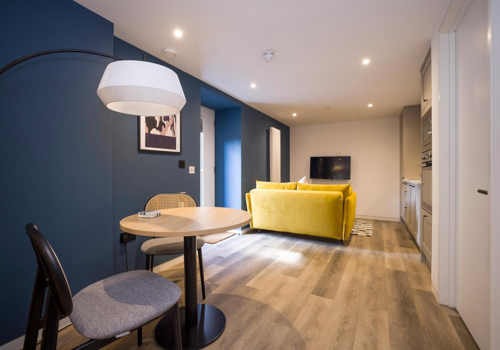 Charming Near Holyrood Park & Calton Hill Apartment *