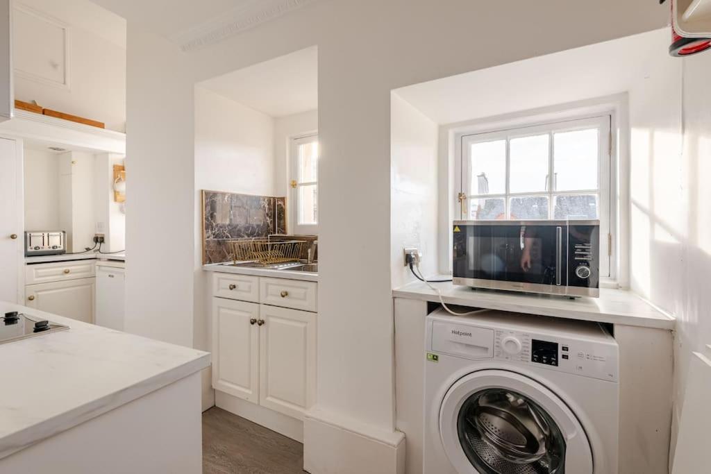 Stunning Royal Mile 2 Bedroom Edinburgh