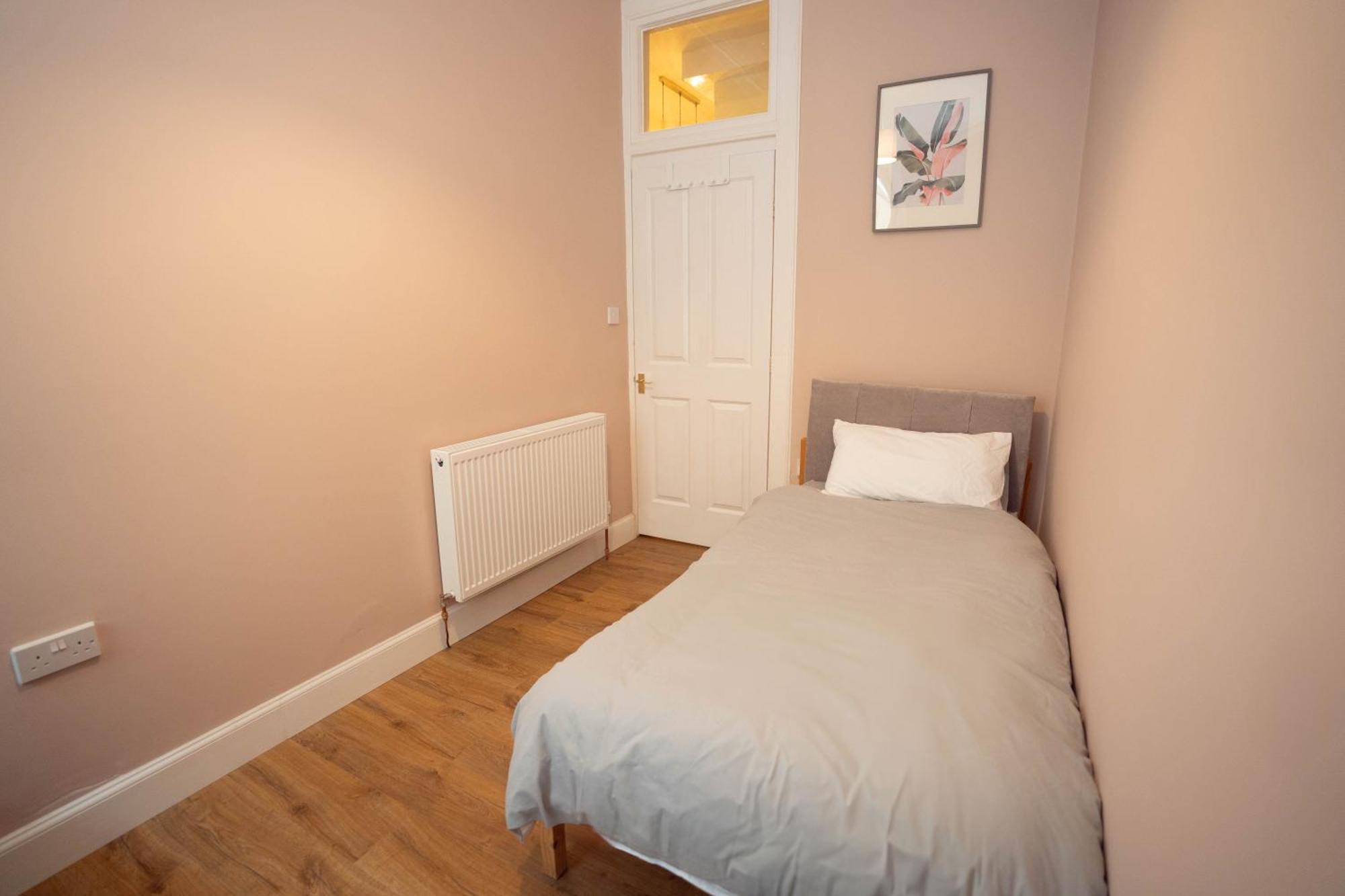 Stylish In 5 Beds 3 Bedrooms