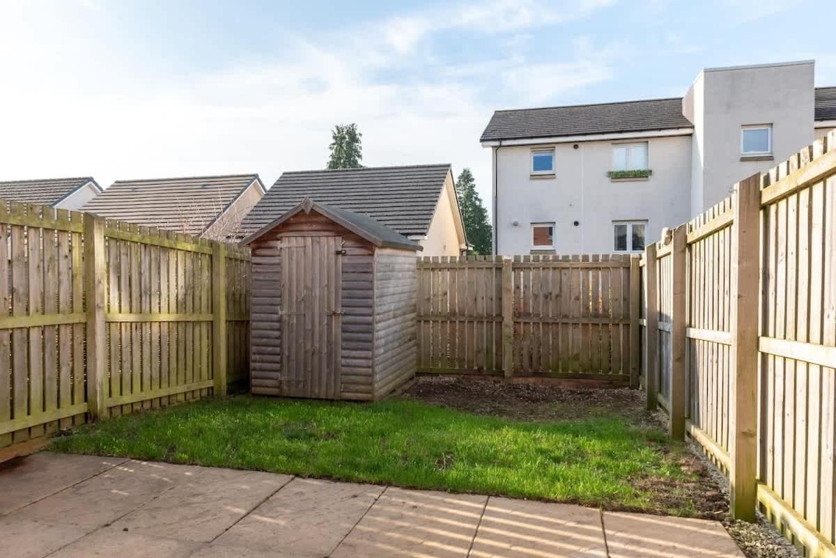4 Bedroom House - Free Parking Holiday home