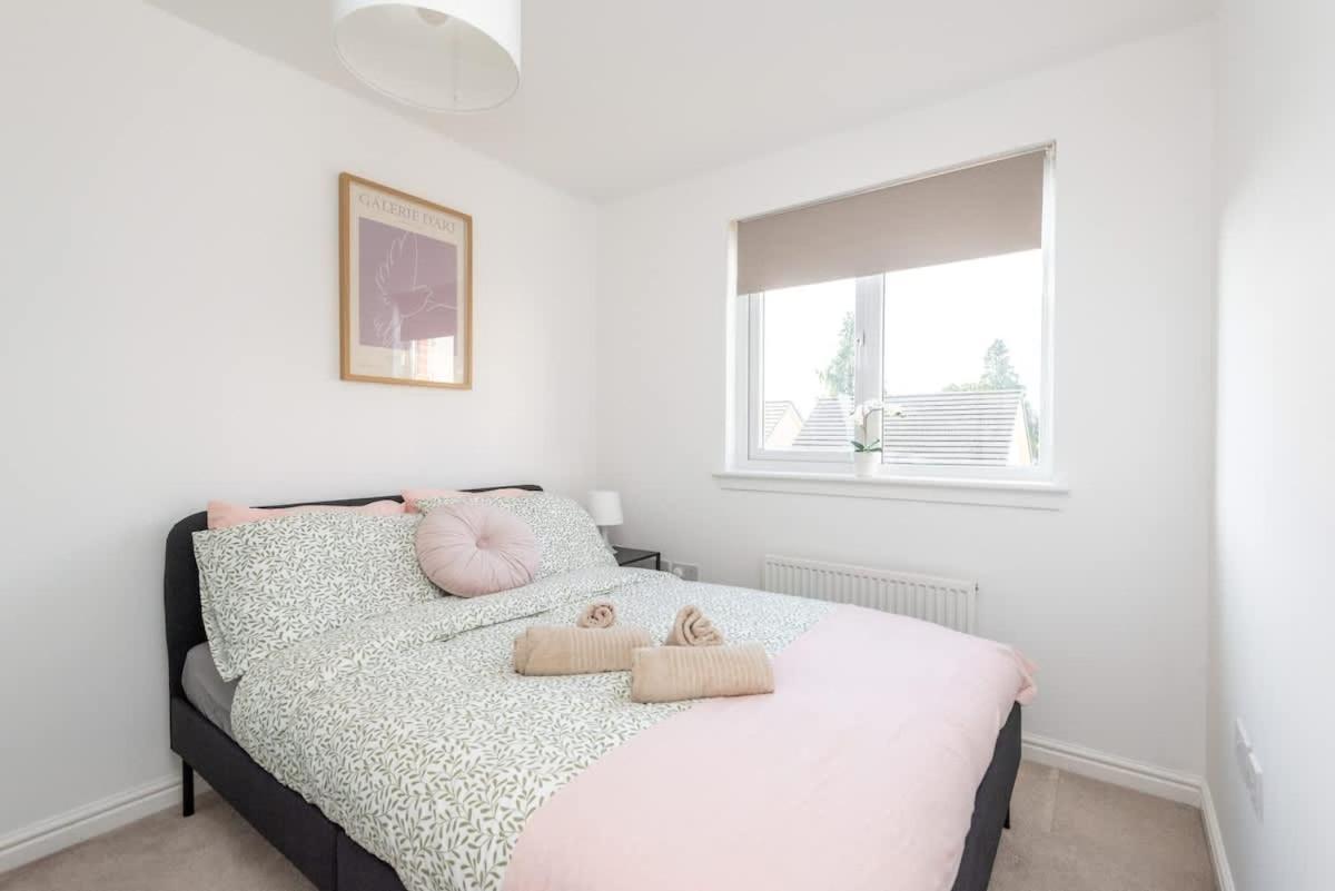 4 Bedroom House - Free Parking * Edinburgh