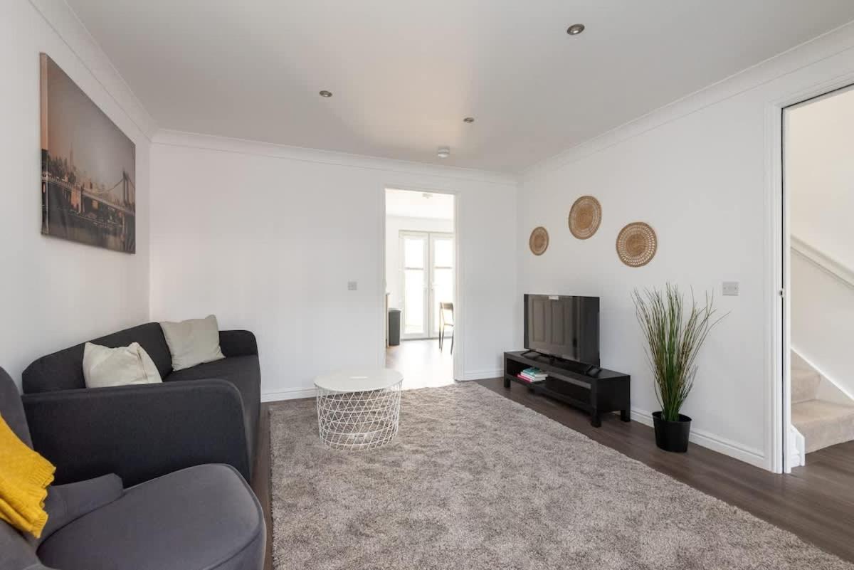 4 Bedroom House - Free Parking * Edinburgh