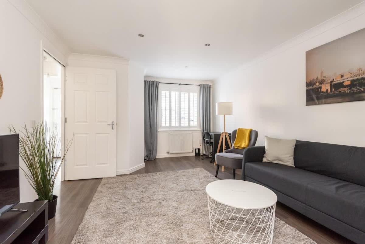 4 Bedroom House - Free Parking Holiday home Edinburgh