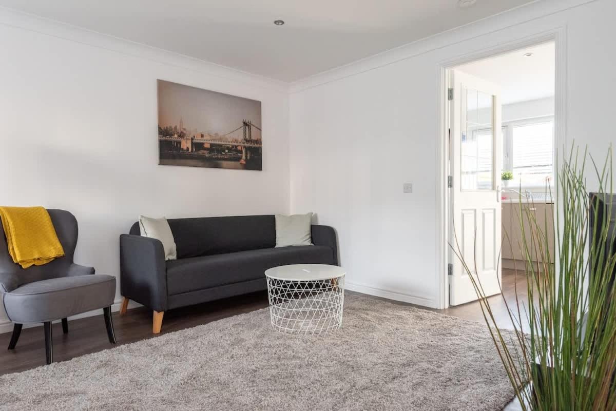 Holiday home 4 Bedroom House - Free Parking Edinburgh