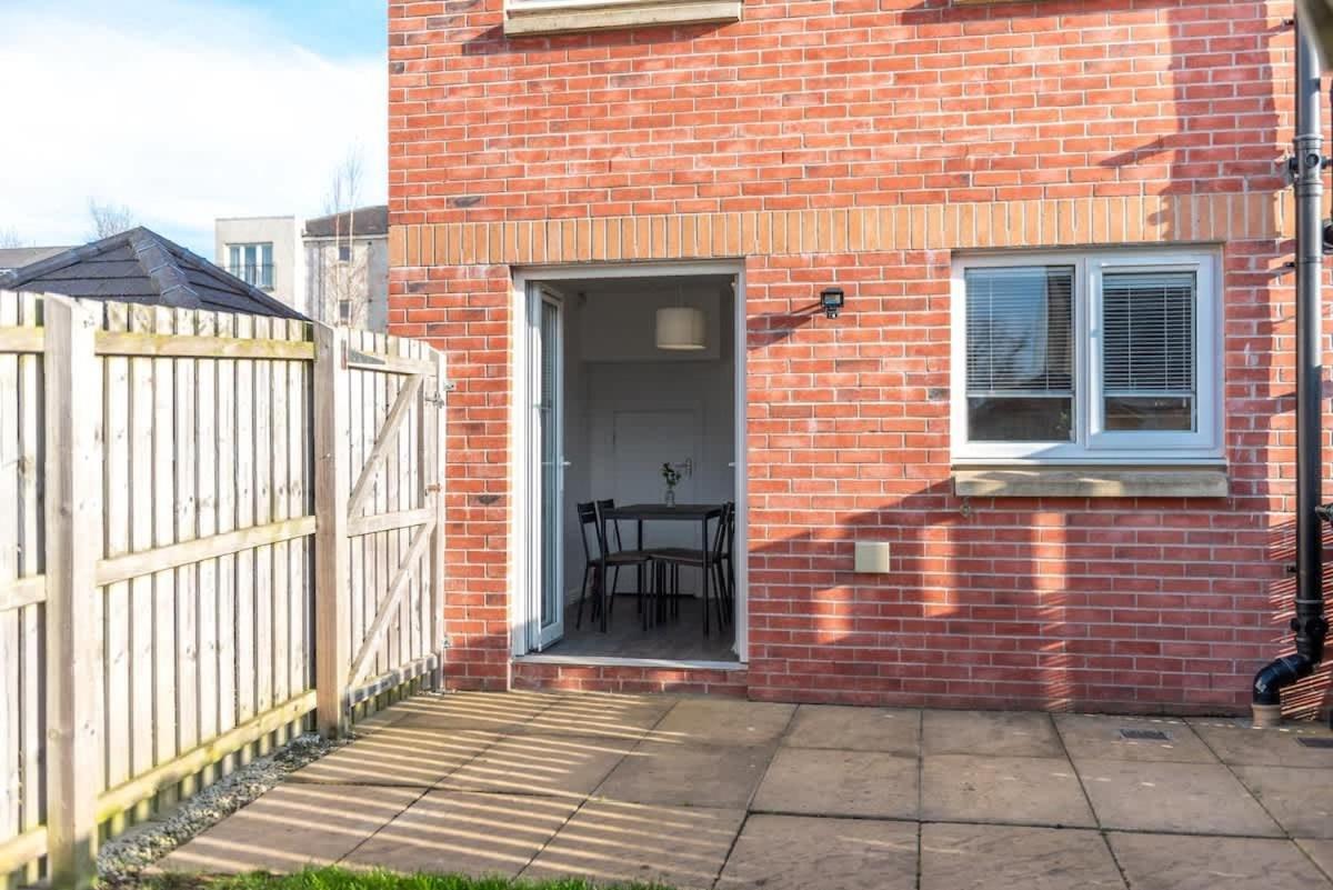 4 Bedroom House - Free Parking * Edinburgh