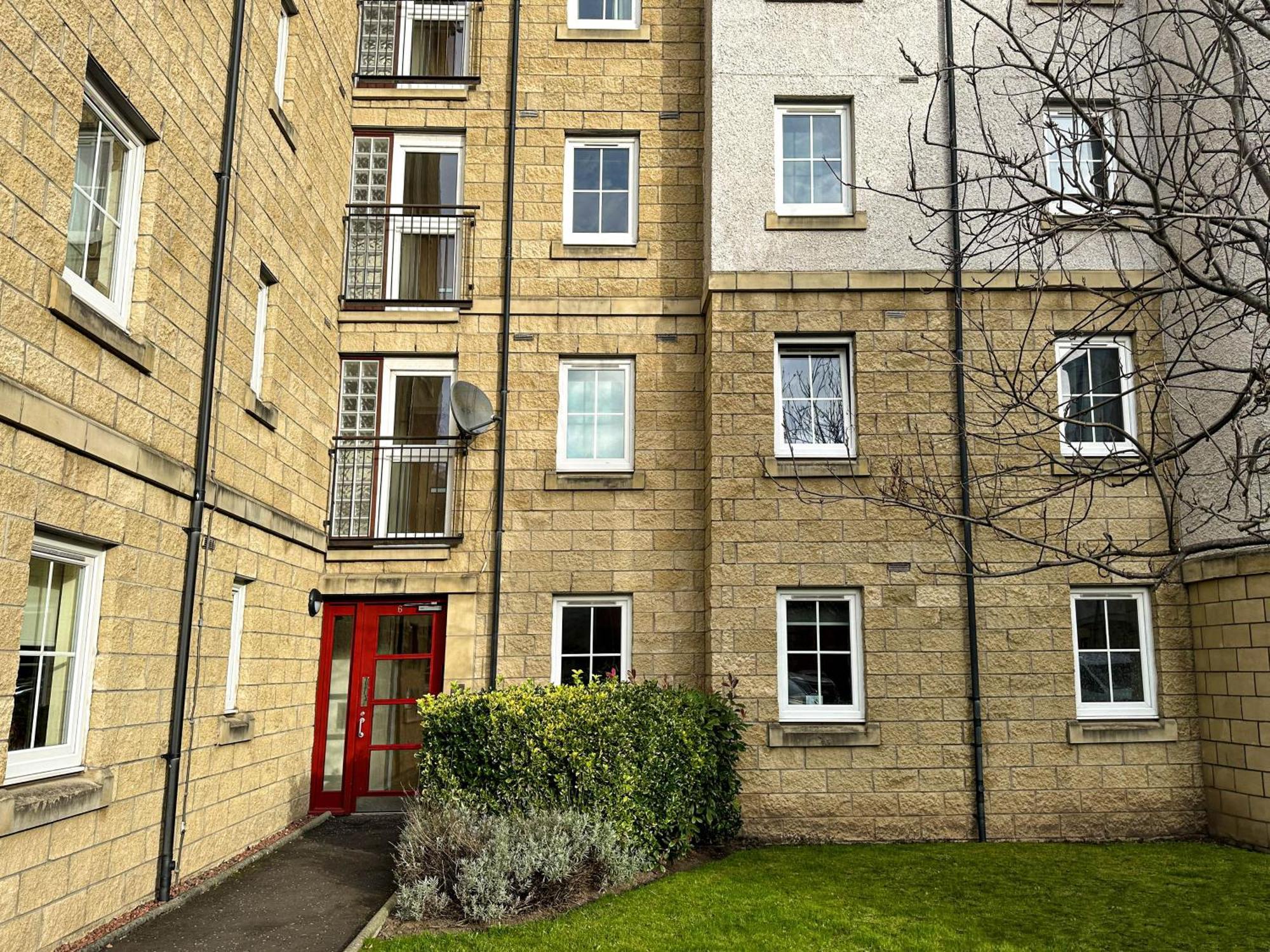 Comfy 2 Bedroom Flat Near Centre * Edinburgh