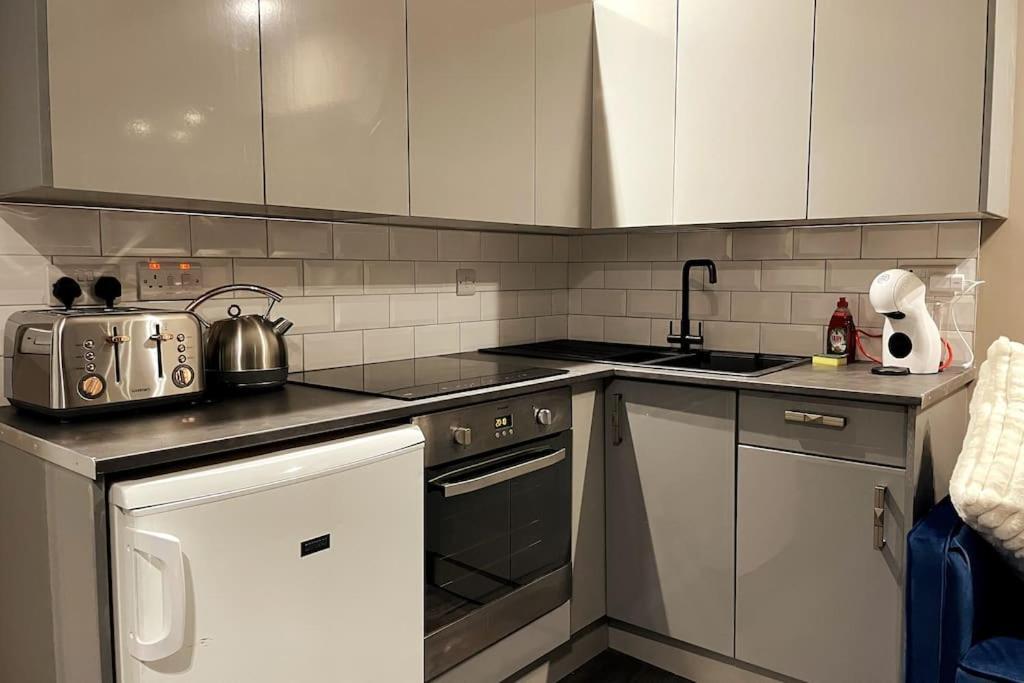 Apartment Modern 1 Bed Leith Tram Station Edinburgh
