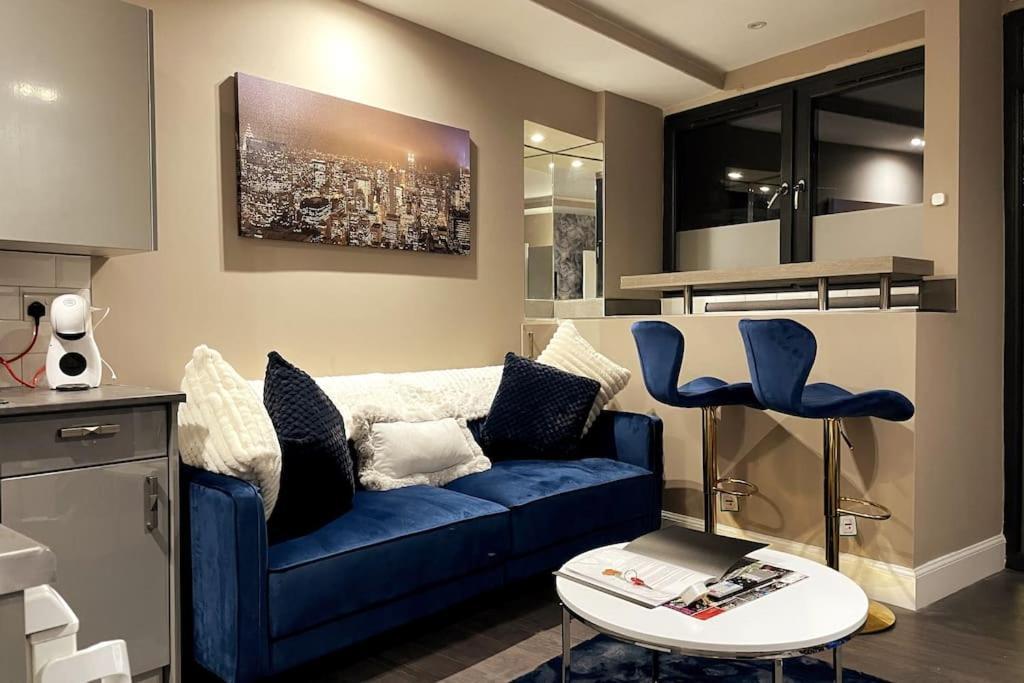 Modern 1 Bed Leith Tram Station *