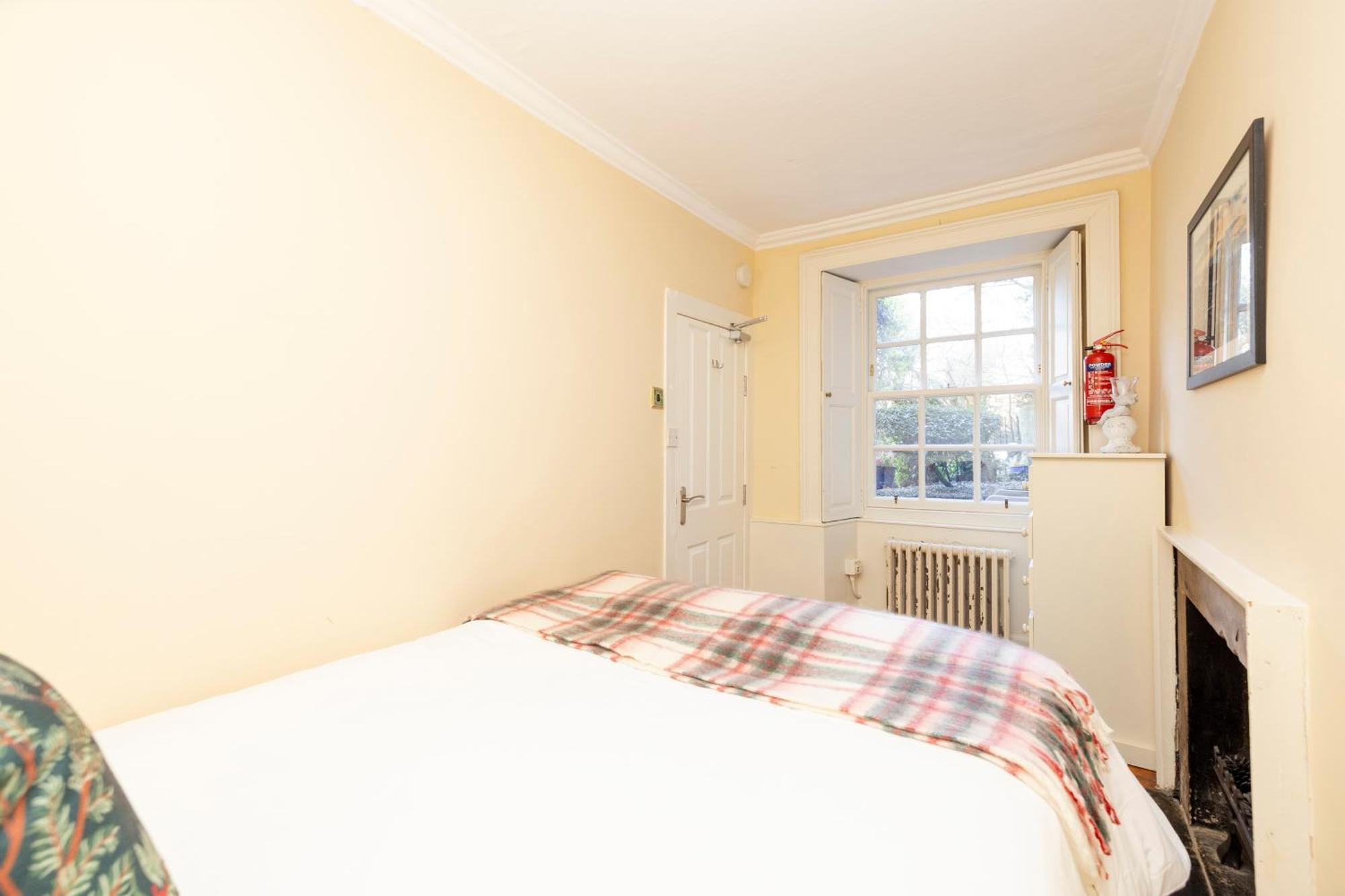 Joivy Beautiful Apartment, Private Garden, Calton Hill * Edinburgh
