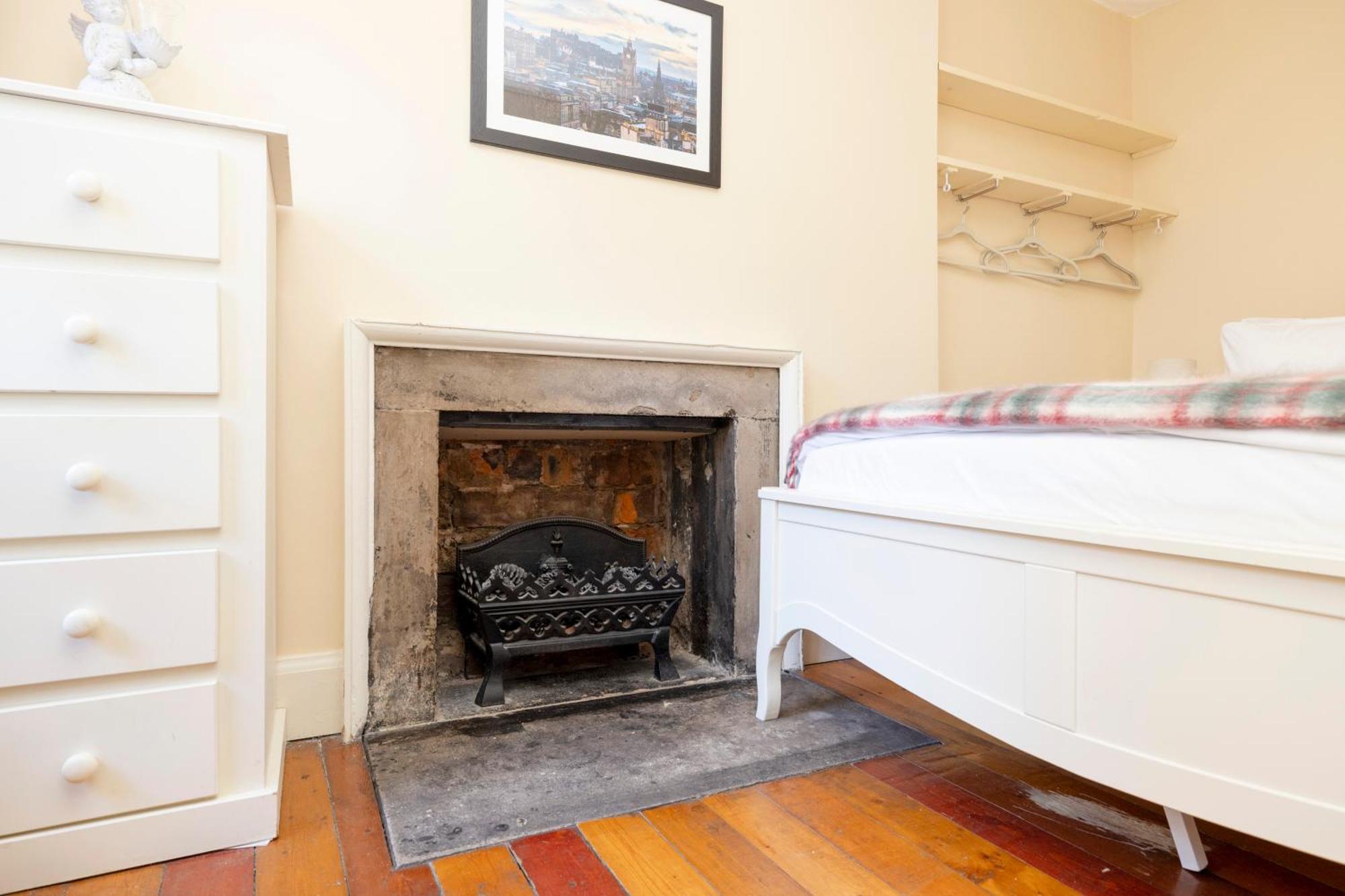 Joivy Beautiful Apartment, Private Garden, Calton Hill Apartment Edinburgh