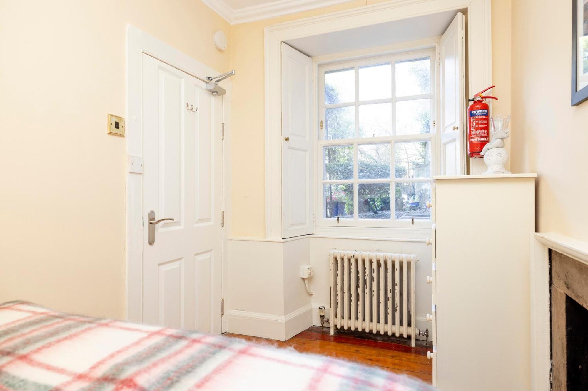 Joivy Beautiful Apartment, Private Garden, Calton Hill * Edinburgh