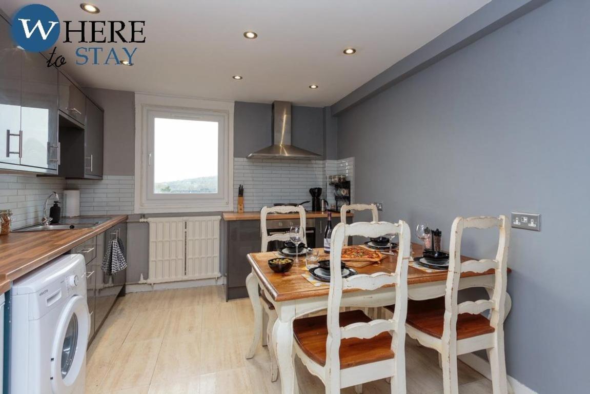 Apartment Stylish 3 Bedroom Apartment,