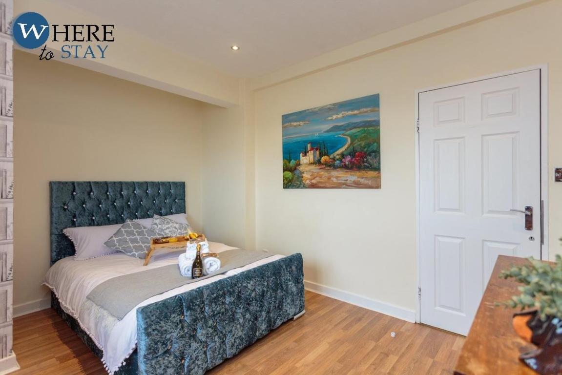 Apartment Stylish 3 Bedroom Apartment, *