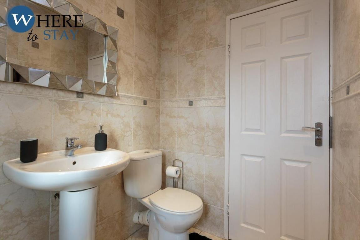 Apartment Stylish 3 Bedroom Apartment, *