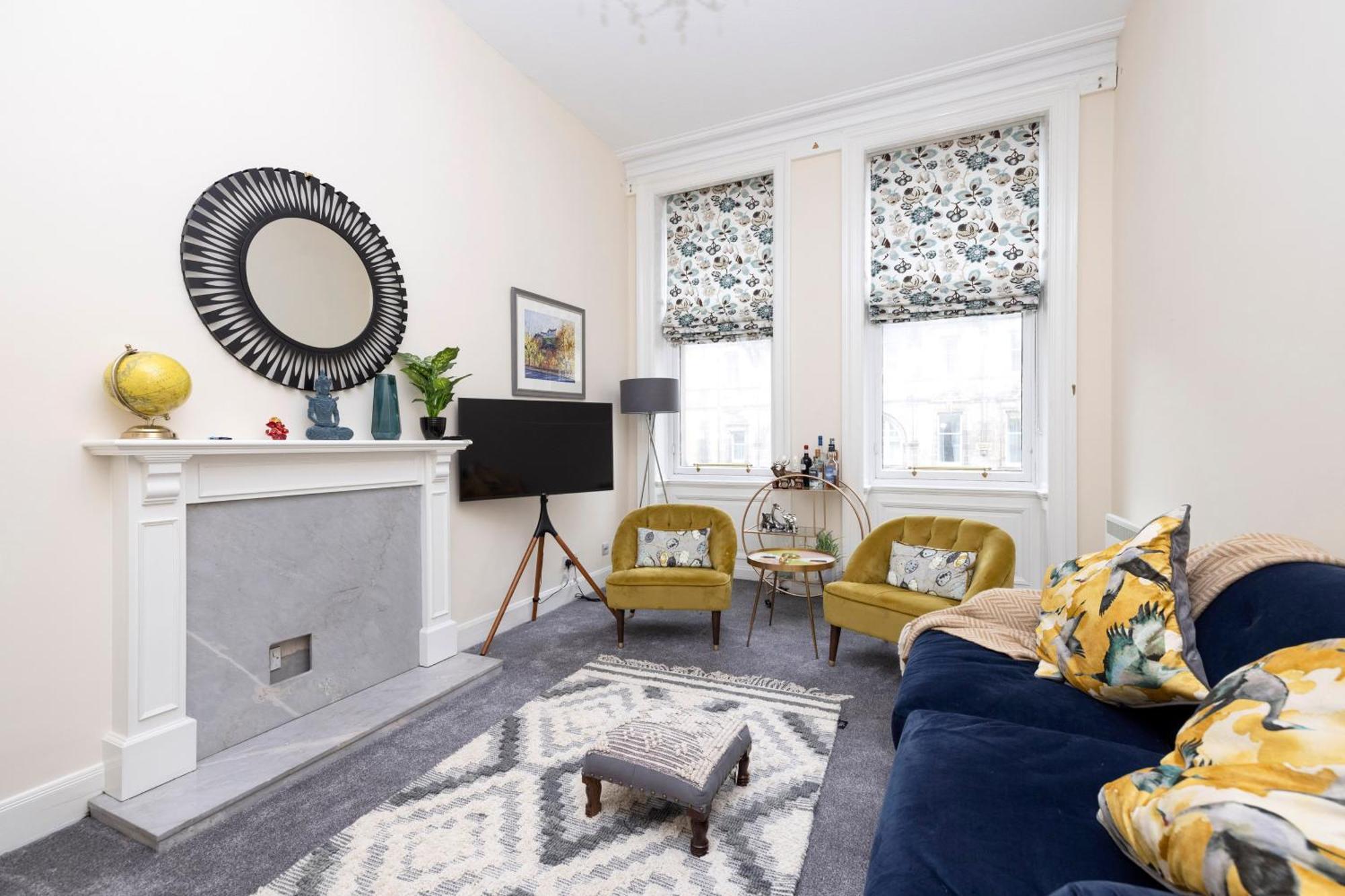 Stylish 2-bedroom Old Town Next To Royal Mile Apartment *