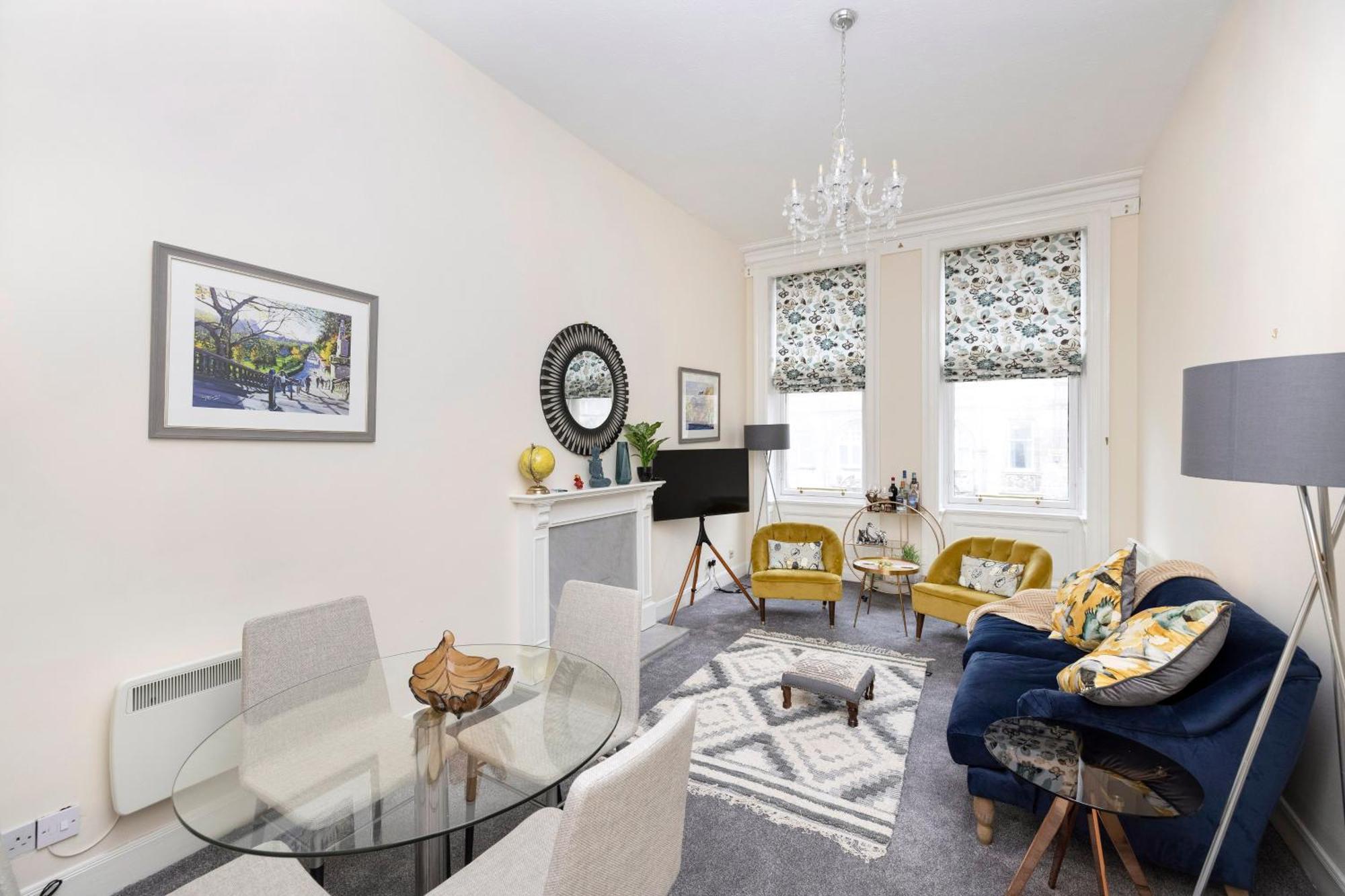 Stylish 2-bedroom Old Town Next To Royal Mile Apartment