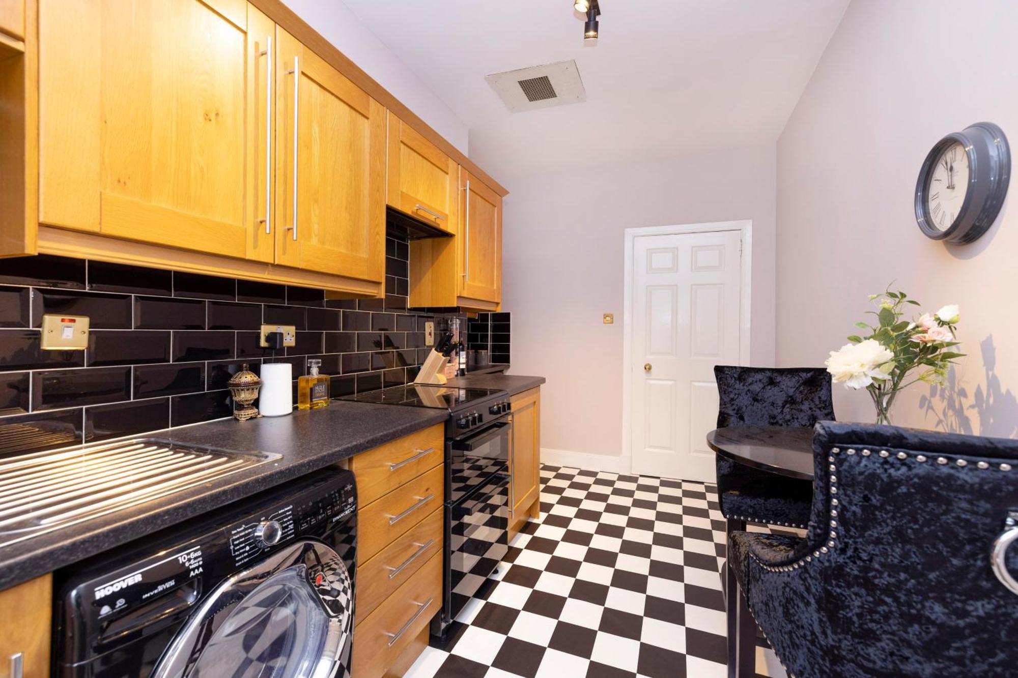 Stylish 2-bedroom Old Town Next To Royal Mile Apartment *