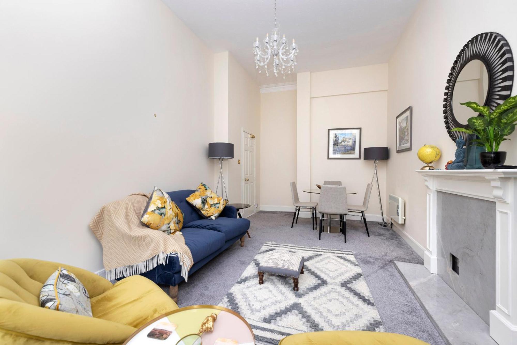 Stylish 2-bedroom Old Town Next To Royal Mile *