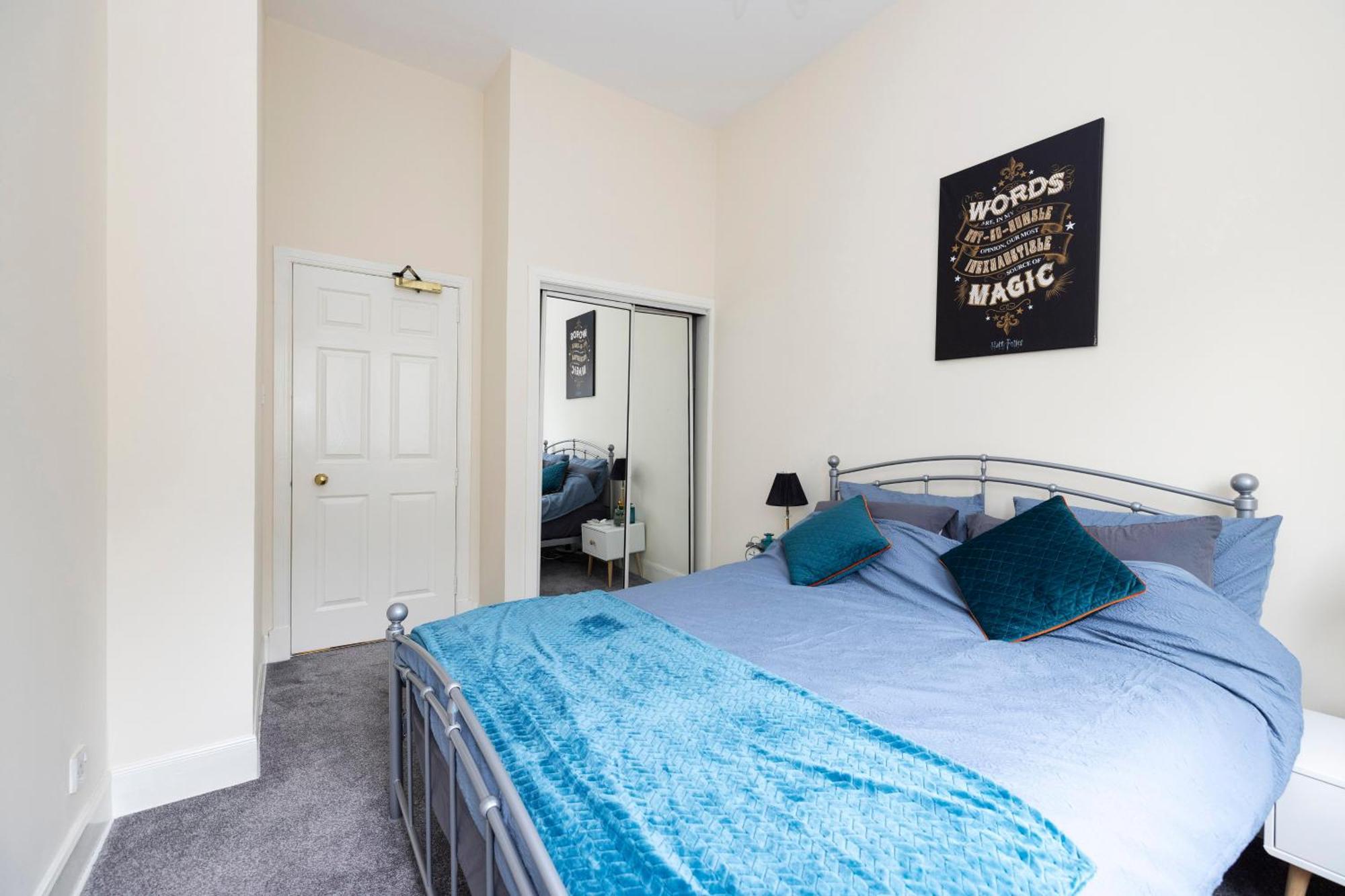 Stylish 2-bedroom Old Town Next To Royal Mile * Edinburgh