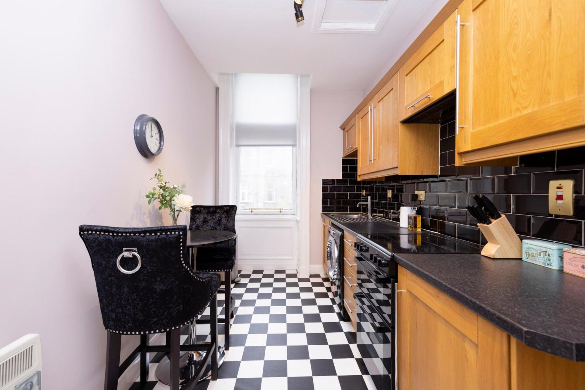 Stylish 2-bedroom Old Town Next To Royal Mile Apartment