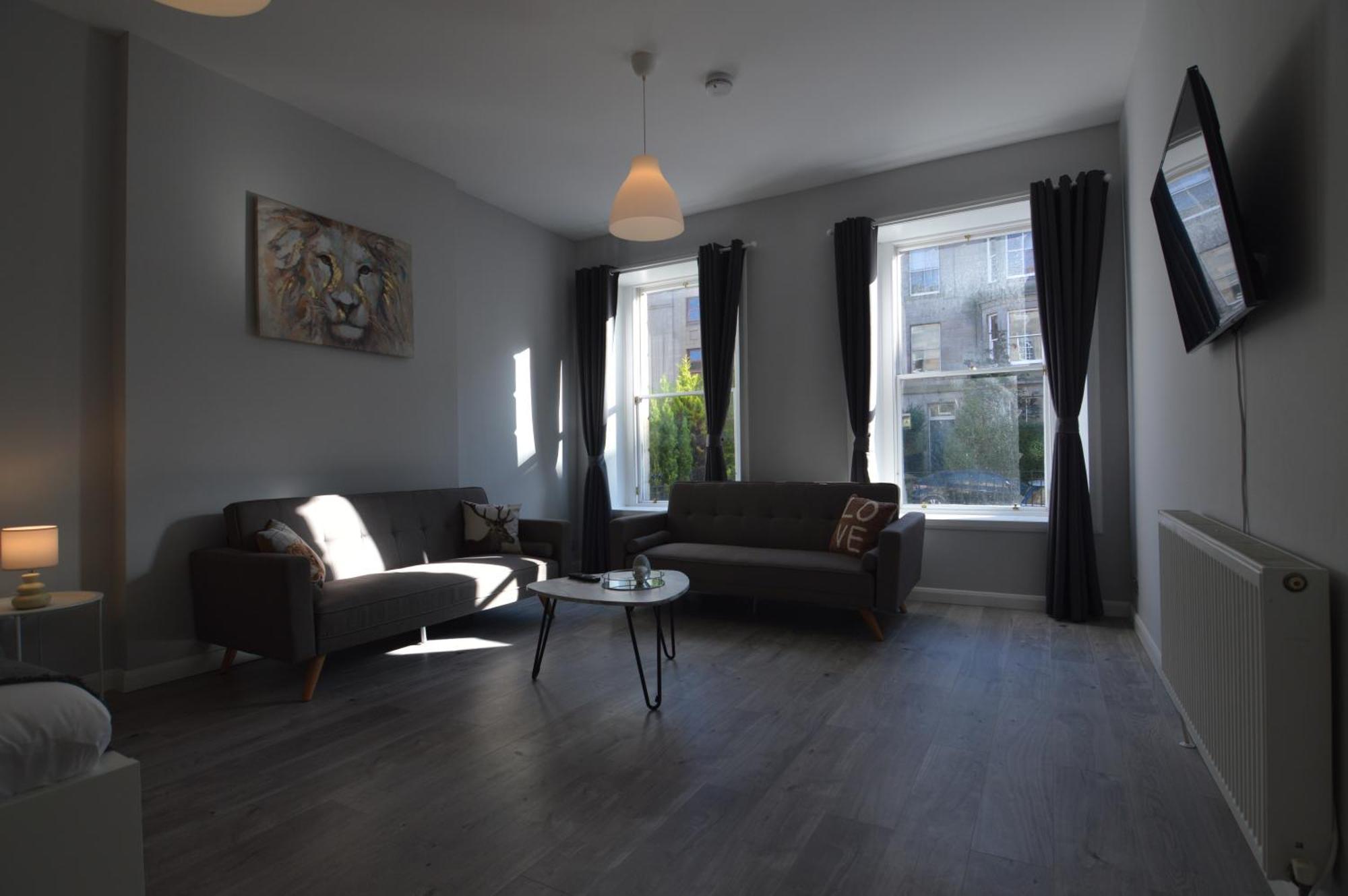 Upmarket Ground Floor In Morningside
