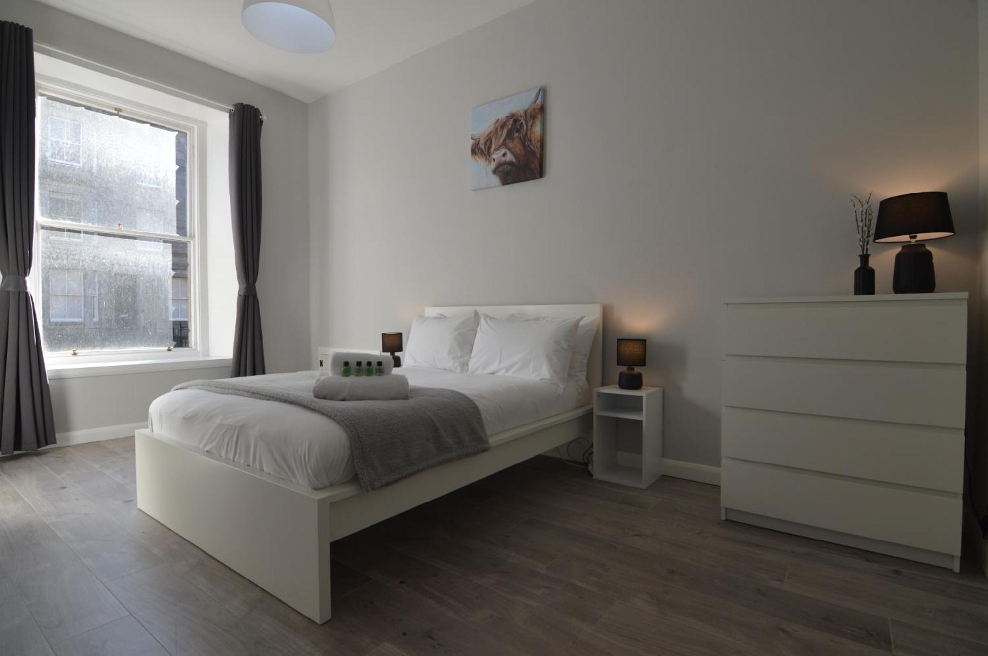 Upmarket Ground Floor In Morningside *