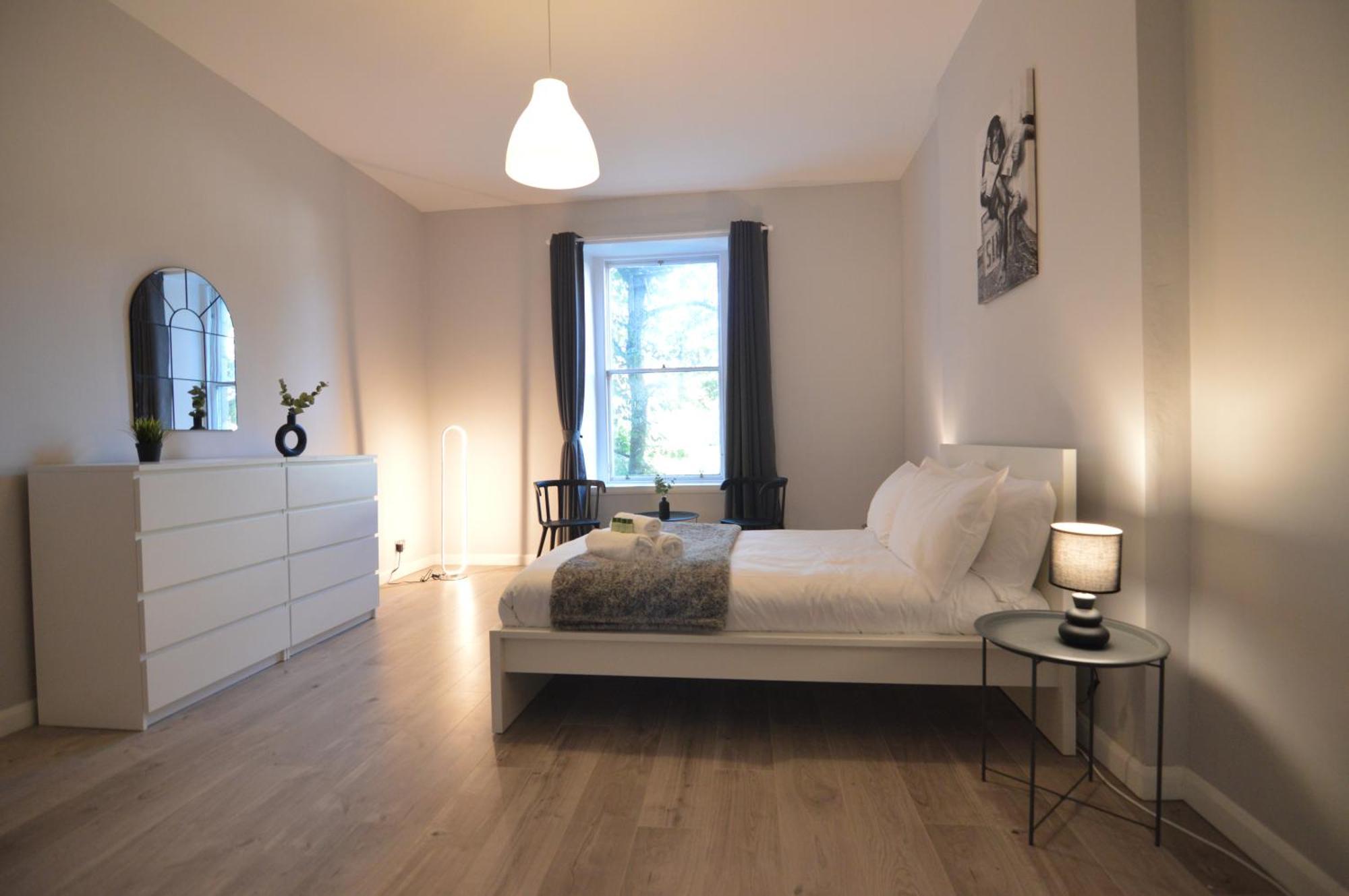 Upmarket Ground Floor In Morningside Edinburgh