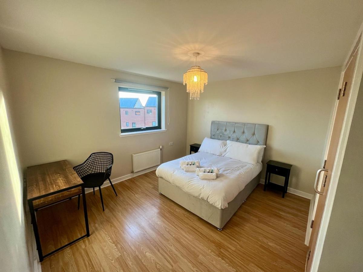 Luxury Spacious 4 Dbl Br House With Free Parking Apartment *
