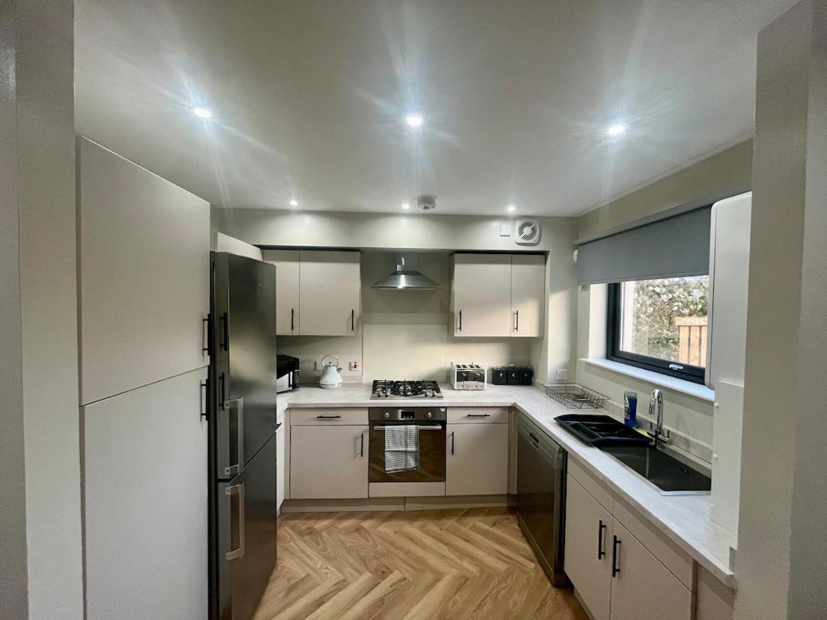 Apartment Luxury Spacious 4 Dbl Br House With Free Parking *