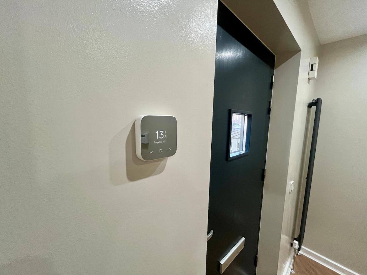 Luxury Spacious 4 Dbl Br House With Free Parking Apartment