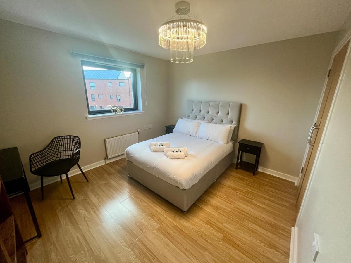 Apartment Luxury Spacious 4 Dbl Br House With Free Parking