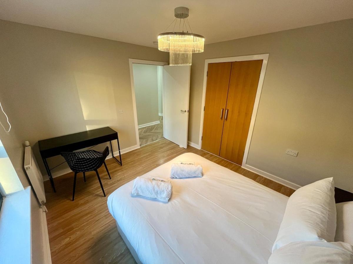 Apartment Luxury Spacious 4 Dbl Br House With Free Parking *