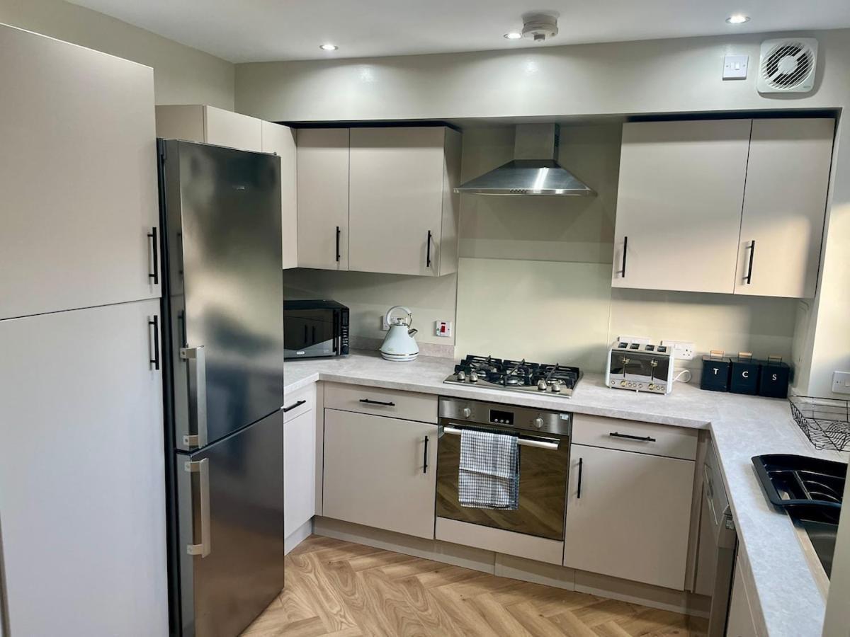Apartment Luxury Spacious 4 Dbl Br House With Free Parking