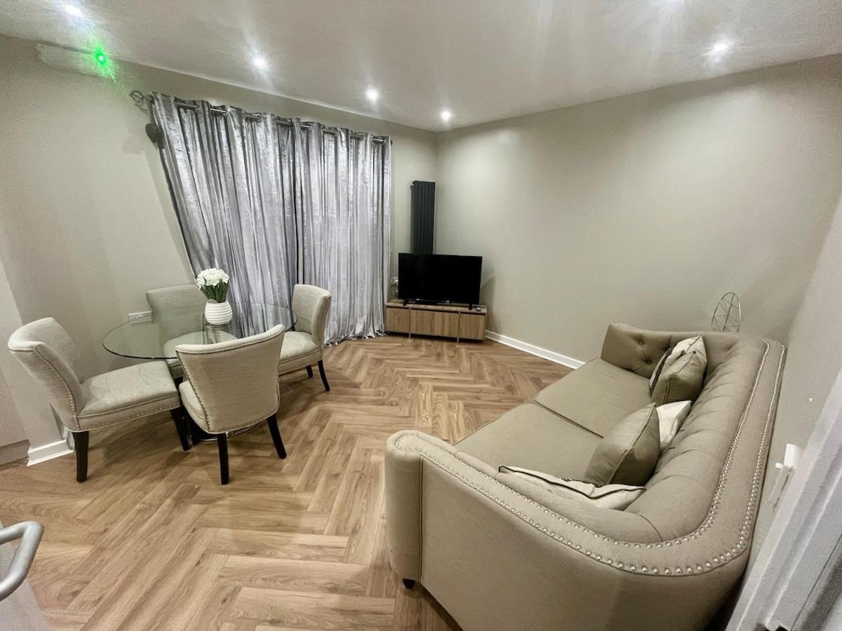 Luxury Spacious 4 Dbl Br House With Free Parking Apartment *