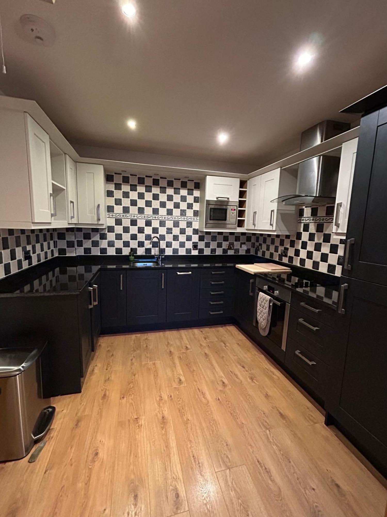 Spacious 2 Bedroom Flat In The Centre * EDI
