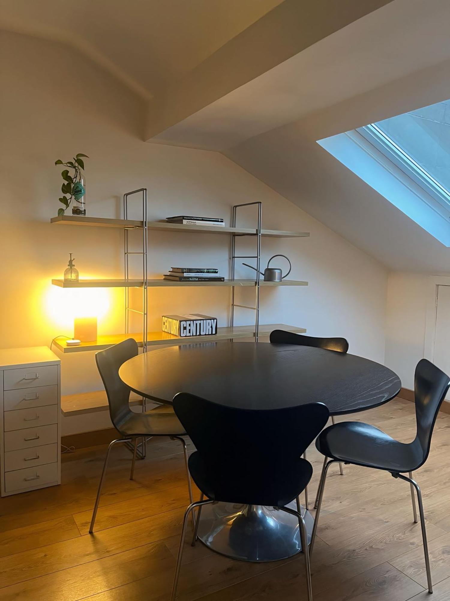 Spacious 2 Bedroom Flat In The Centre Apartment *