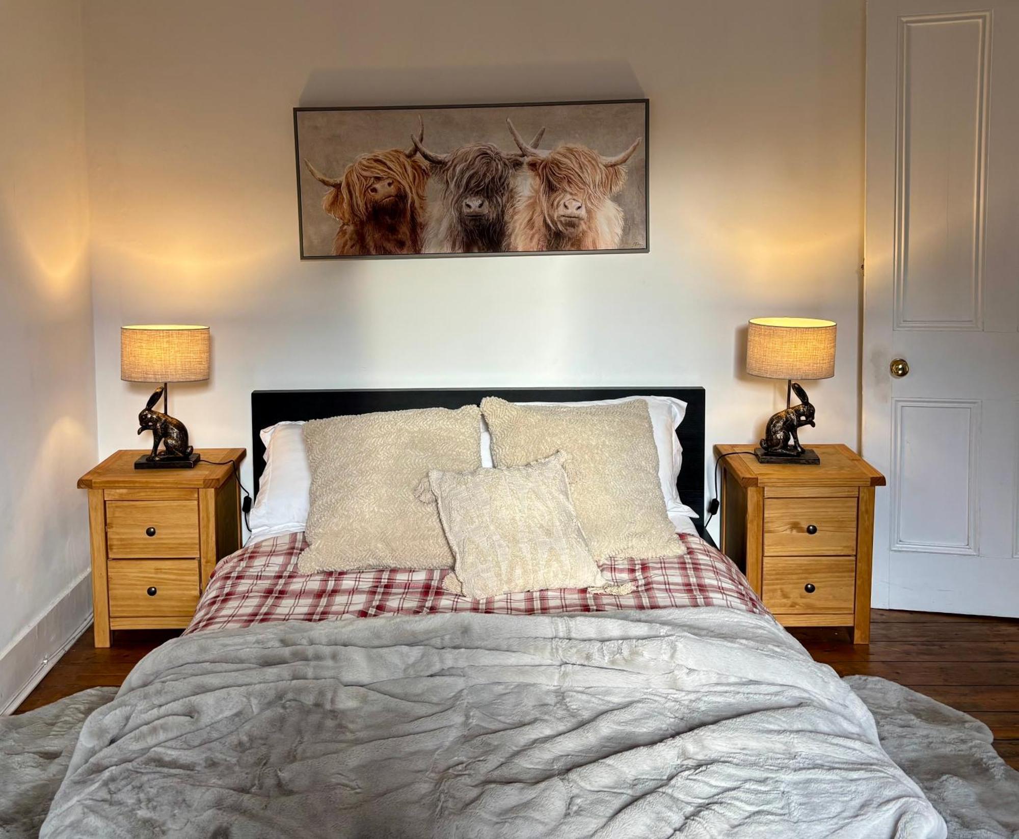 Bread Street, And Spacious One Bed Flat * Edinburgh