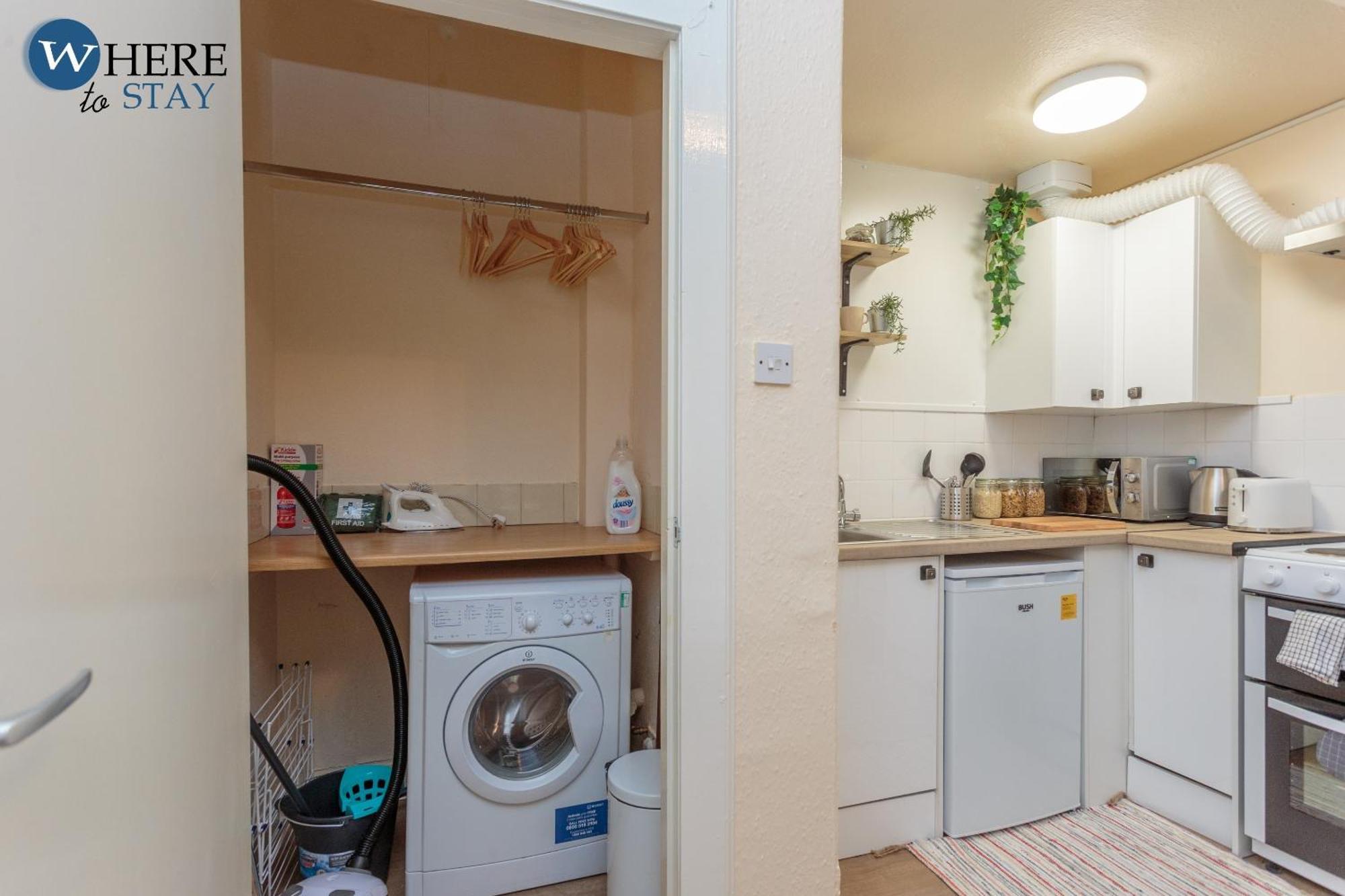 Cosy 1 Bed Flat Near City Centre * EDI