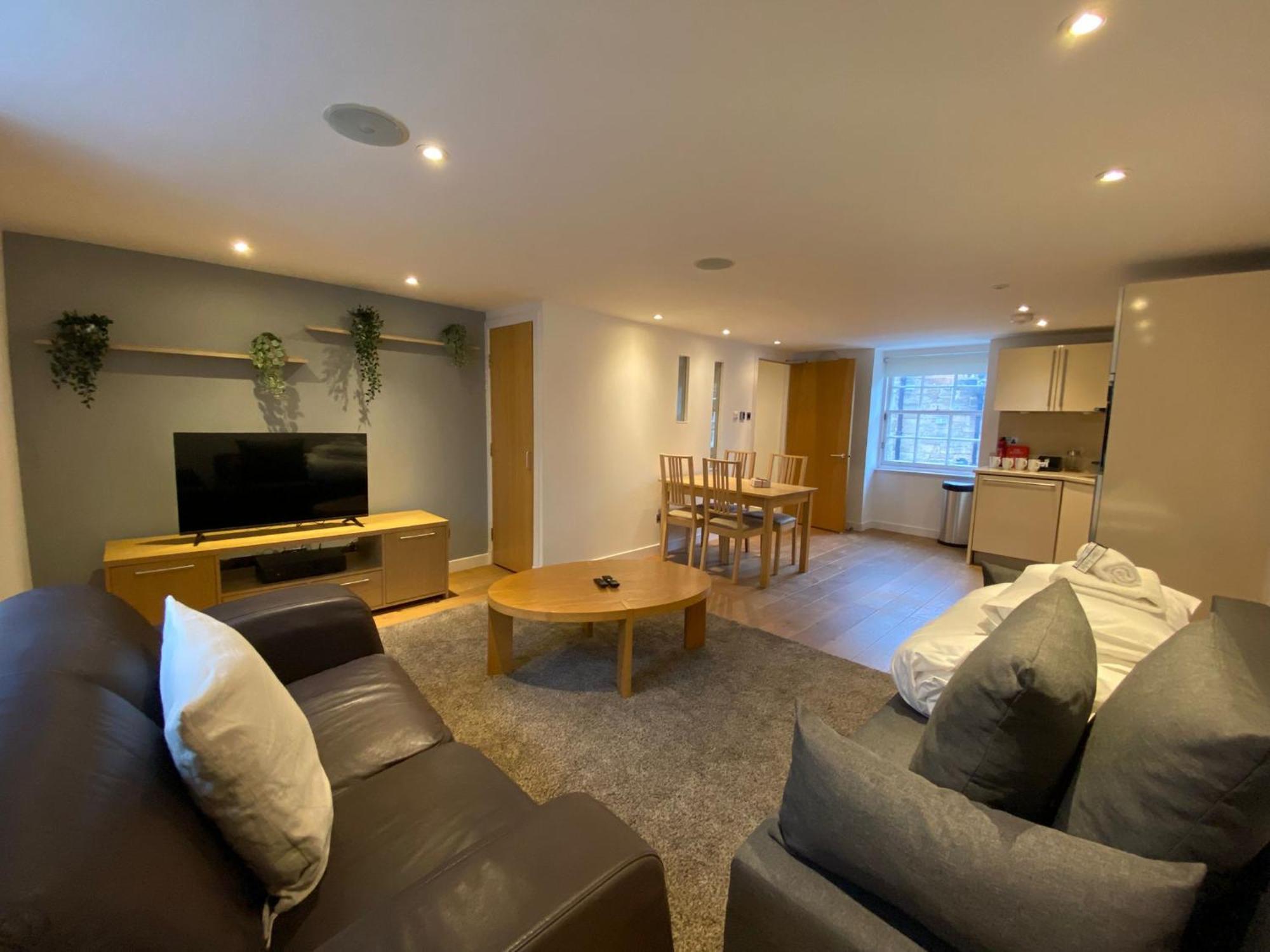 Cs Exclusive Of Princess Street West End Aparthotel EDI