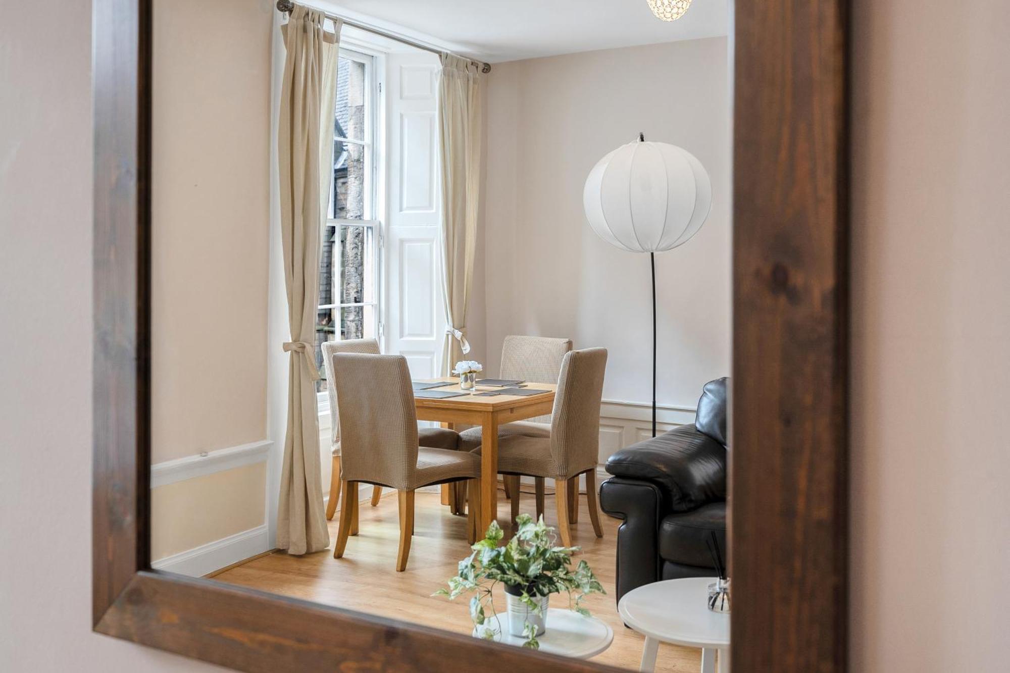 Gorgeous, Cozy 2br Royal Mile-old Town Apartment *